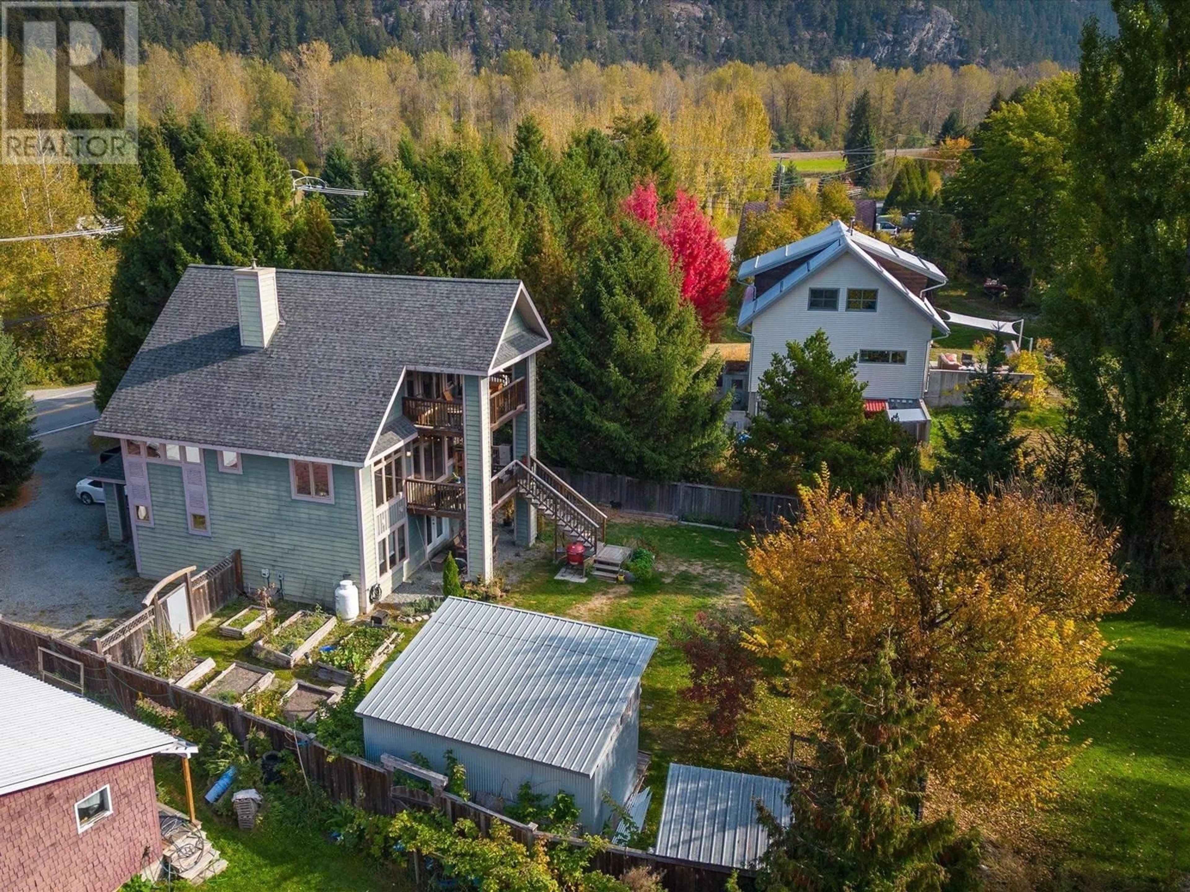 A pic from outside/outdoor area/front of a property/back of a property/a pic from drone, mountain view for 7601 PEMBERTON, Pemberton British Columbia V0N2L2