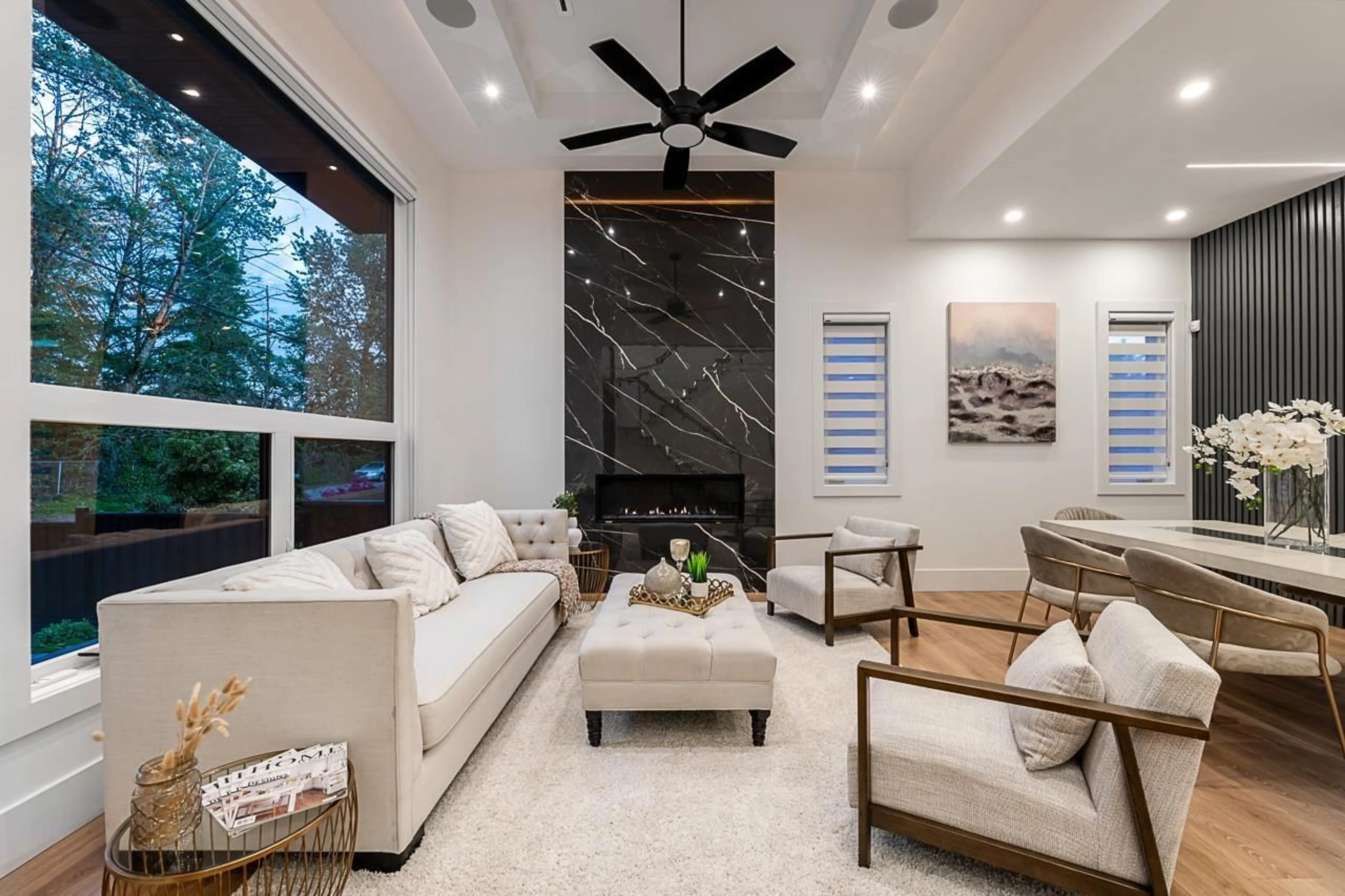 Living room with furniture, ceramic/tile floor for 7663 127, Surrey British Columbia V3W4B1