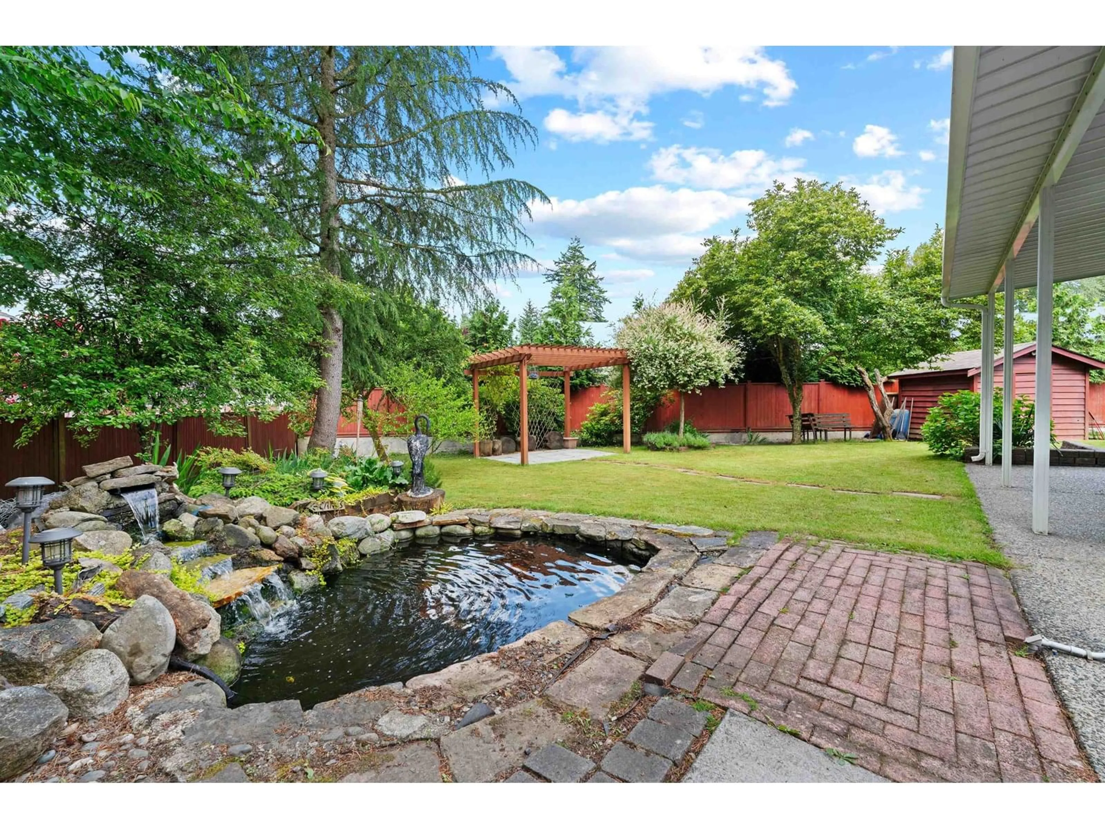 Patio, water/lake/river/ocean view for 8719 142A ST, Surrey British Columbia V3W4G4