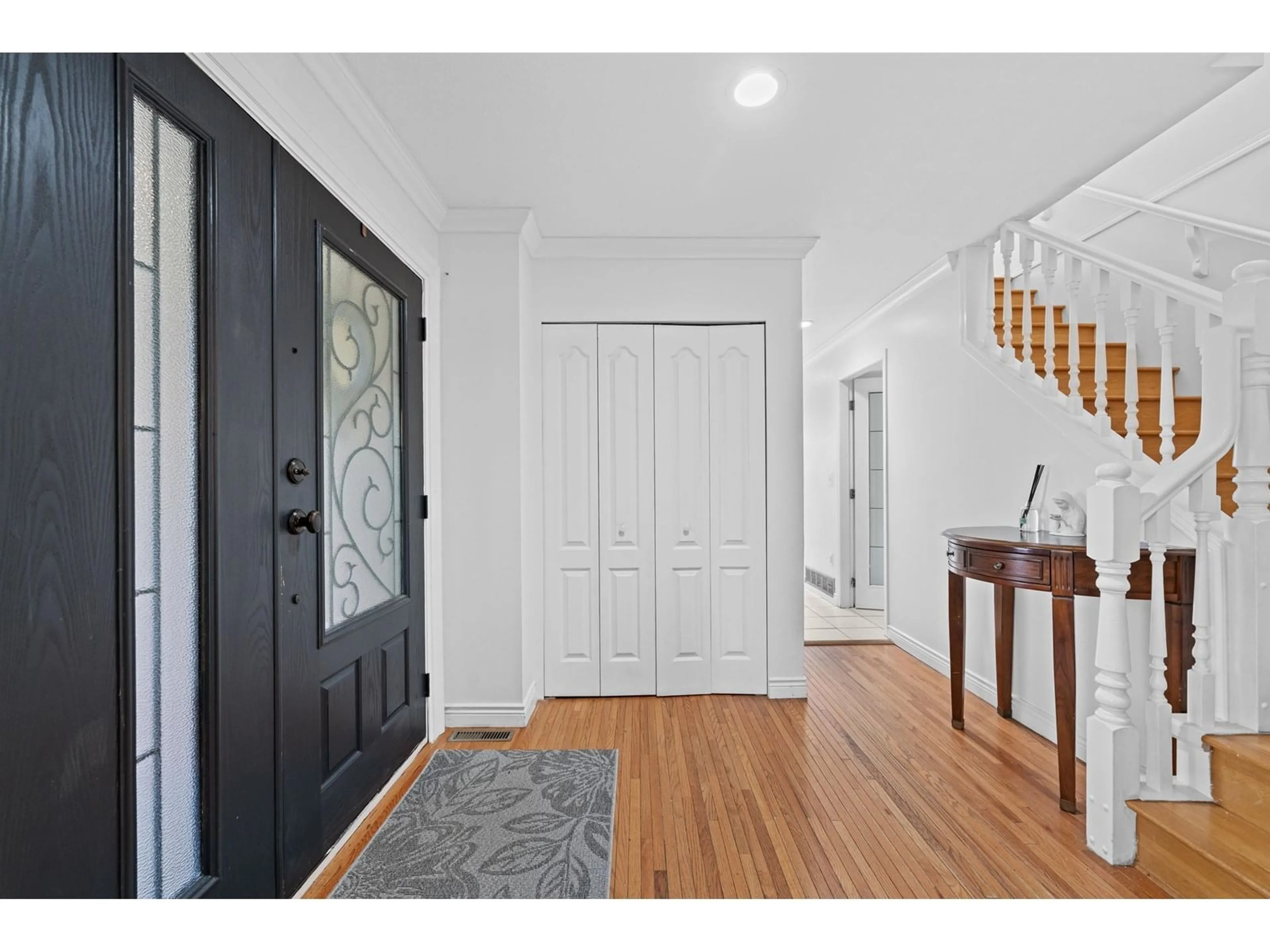 Indoor entryway for 8719 142A ST, Surrey British Columbia V3W4G4