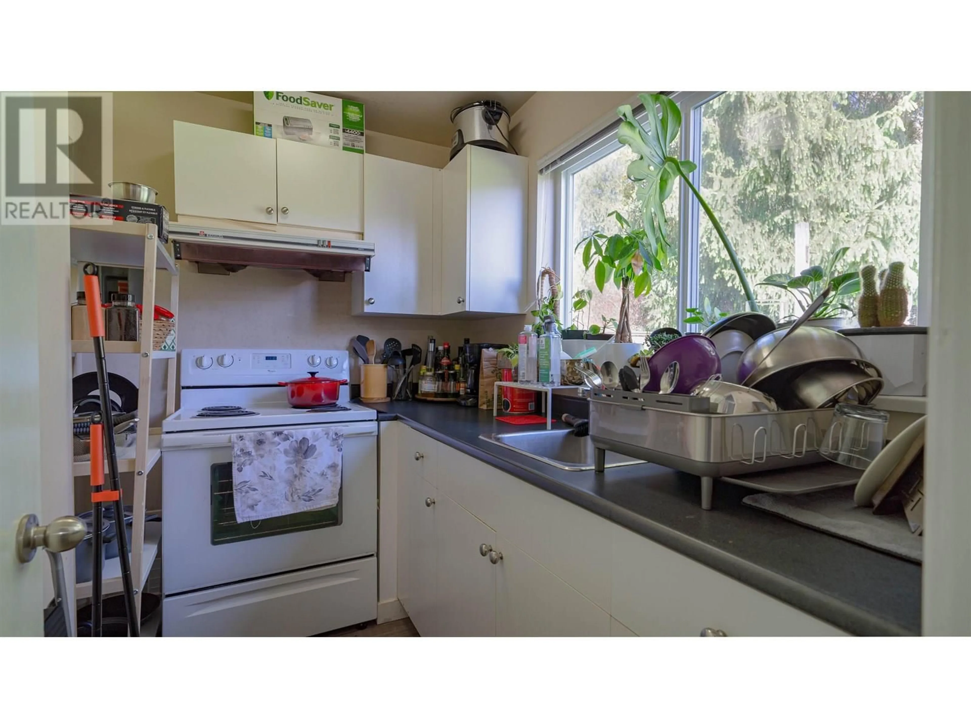 Standard kitchen, unknown for 3651 SABLE AVENUE, Richmond British Columbia V7E2A3