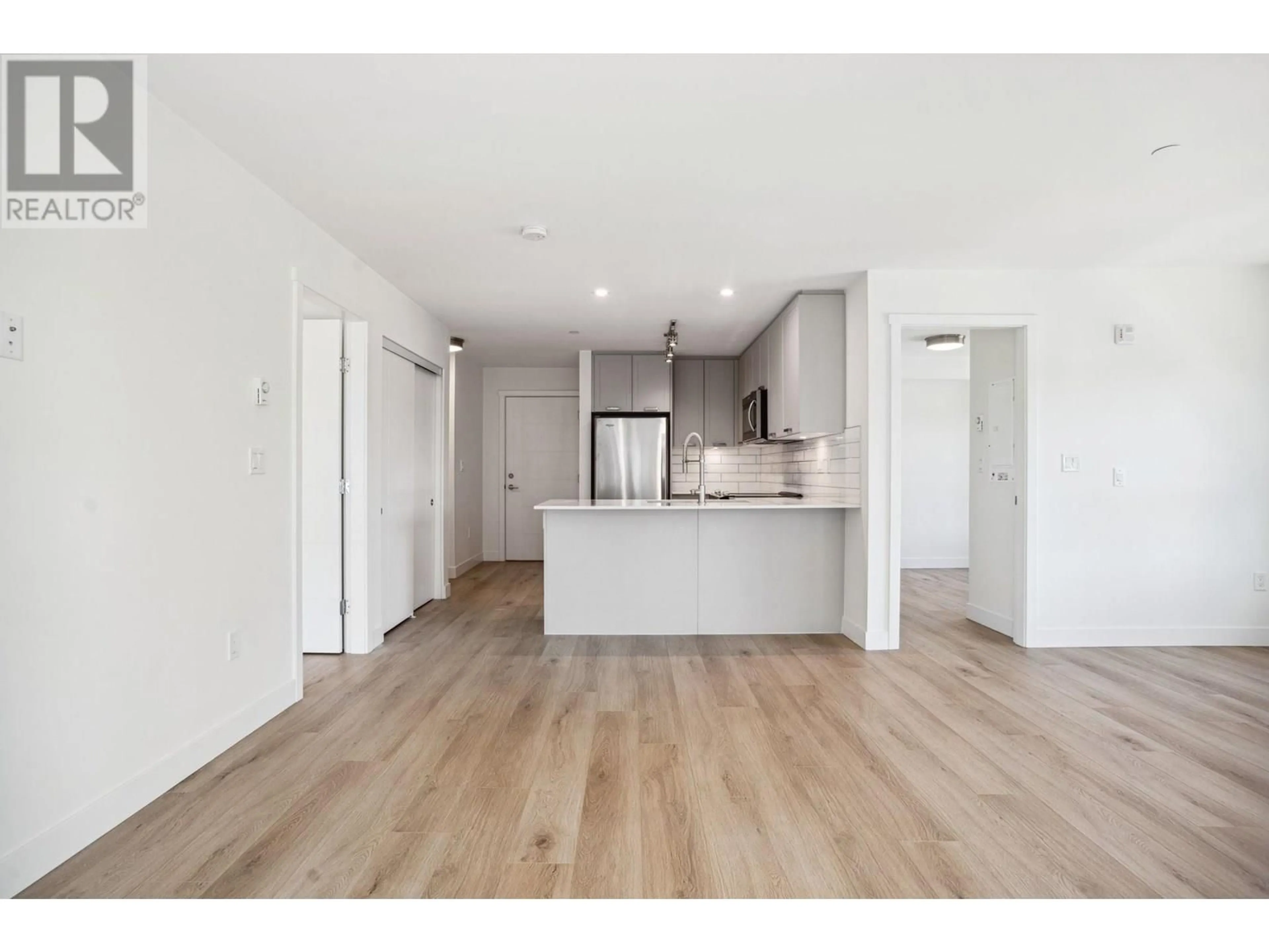 Open concept kitchen, wood/laminate floor for 305 - 22562 121 AVENUE, Maple Ridge British Columbia V2X3Y8