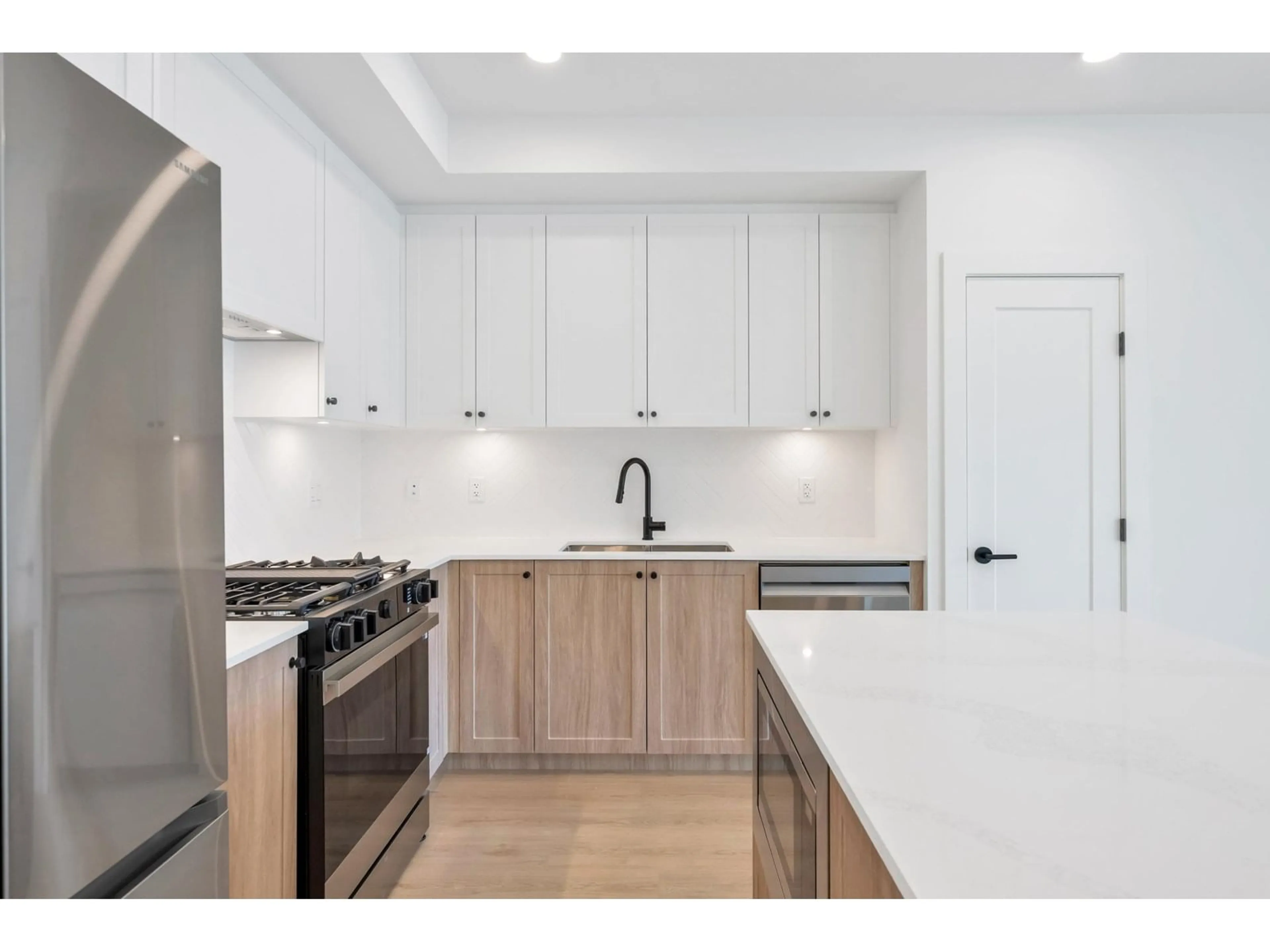 Standard kitchen, unknown for 314 - 19979 76, Langley British Columbia V2Y3Y2