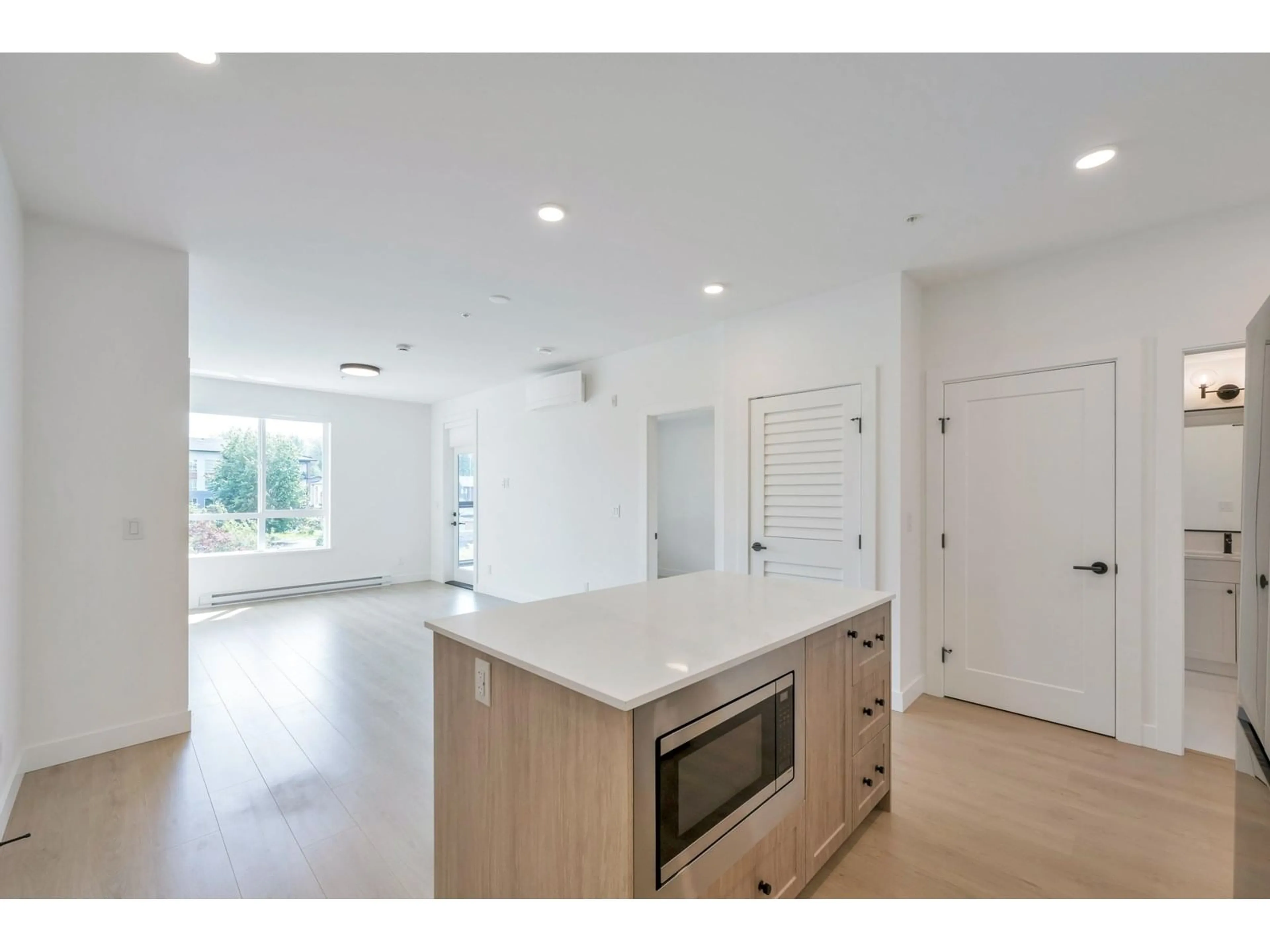 Open concept kitchen, unknown for 314 - 19979 76, Langley British Columbia V2Y3Y2