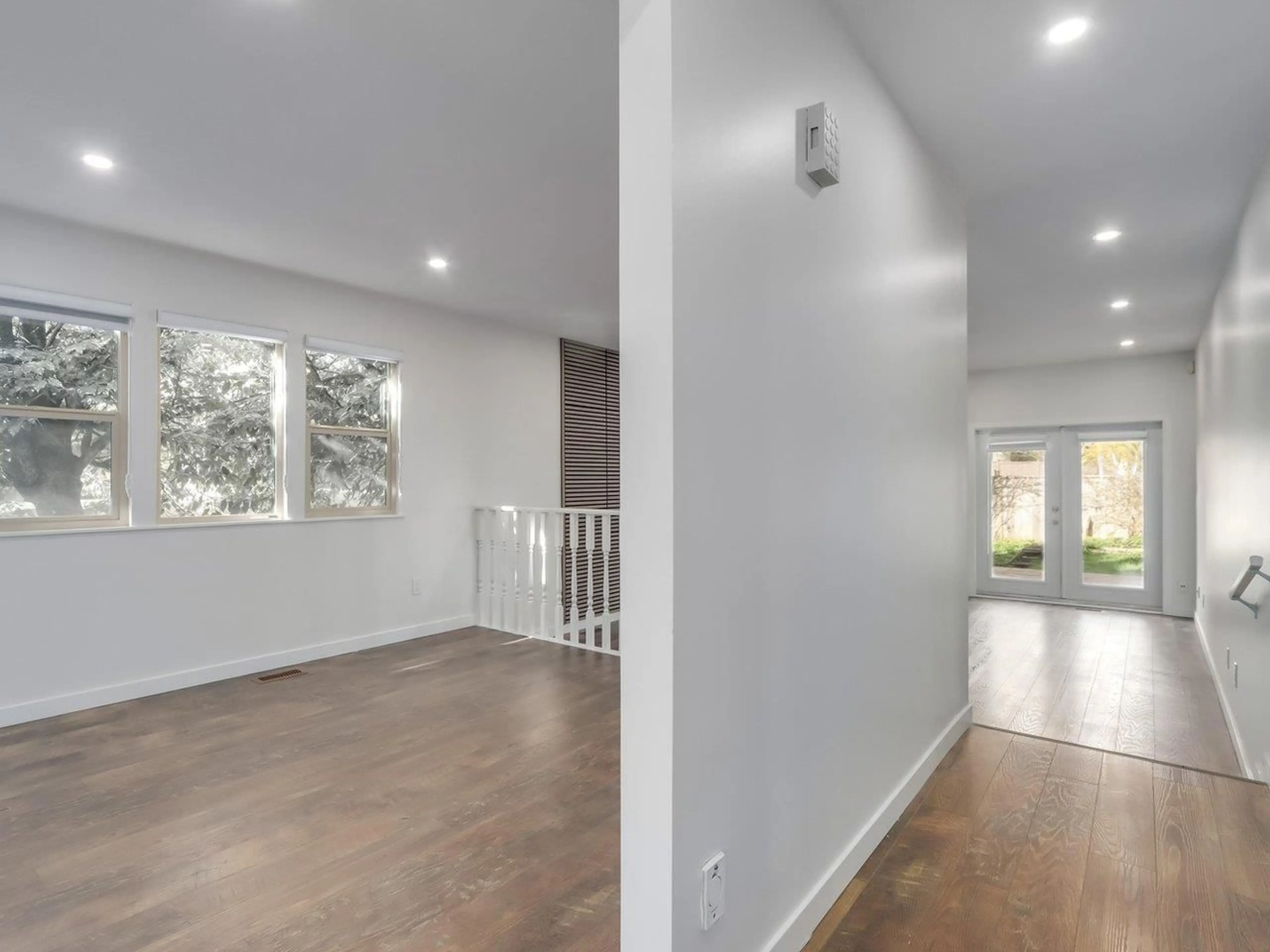 Indoor foyer for 9921 157, Surrey British Columbia V4N2W4