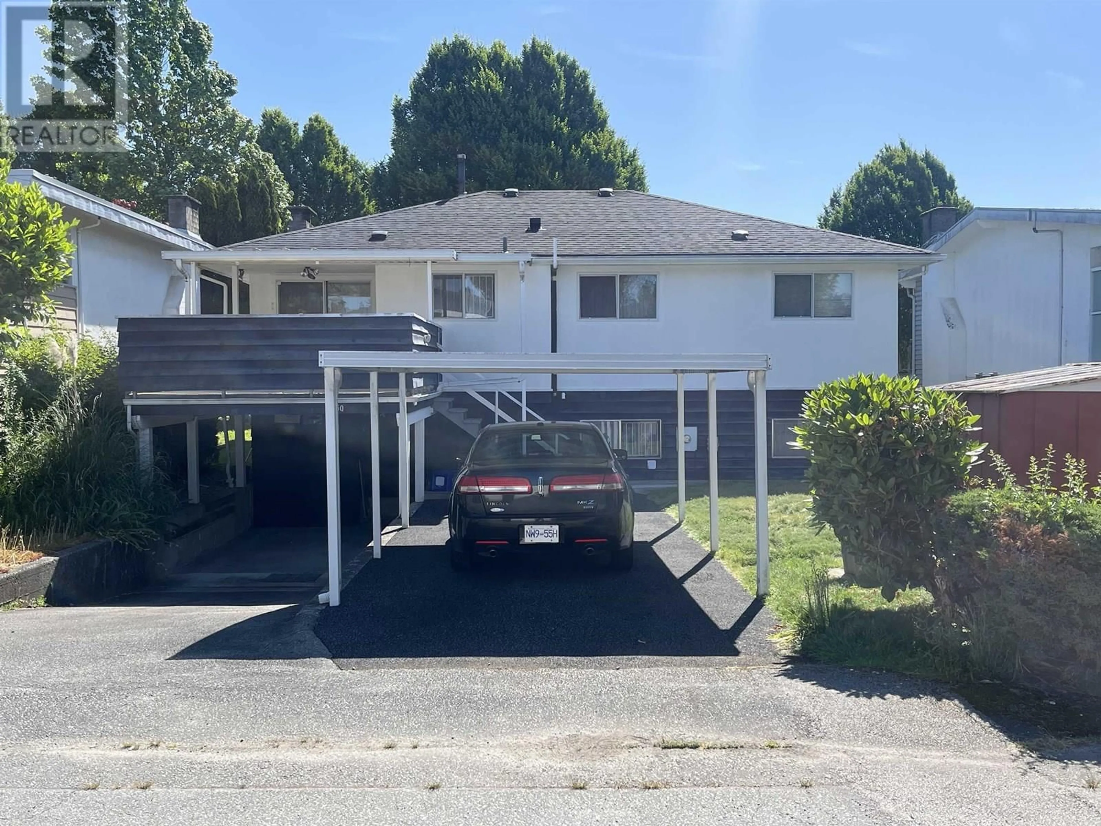 A pic from outside/outdoor area/front of a property/back of a property/a pic from drone, street for 2750 ROSEMONT DRIVE, Vancouver British Columbia V5S2C5
