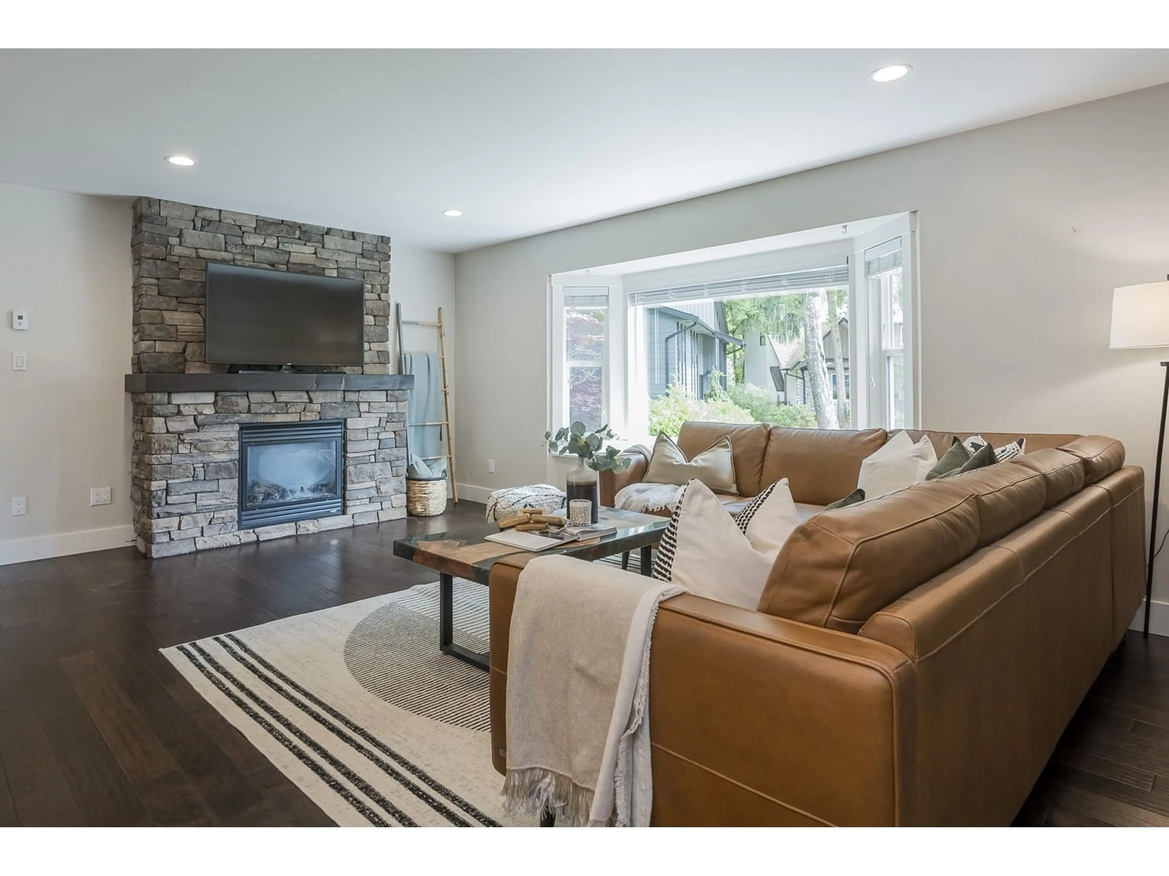 Living room with furniture, unknown for 9275 FRENICE, Langley British Columbia V1M2S2