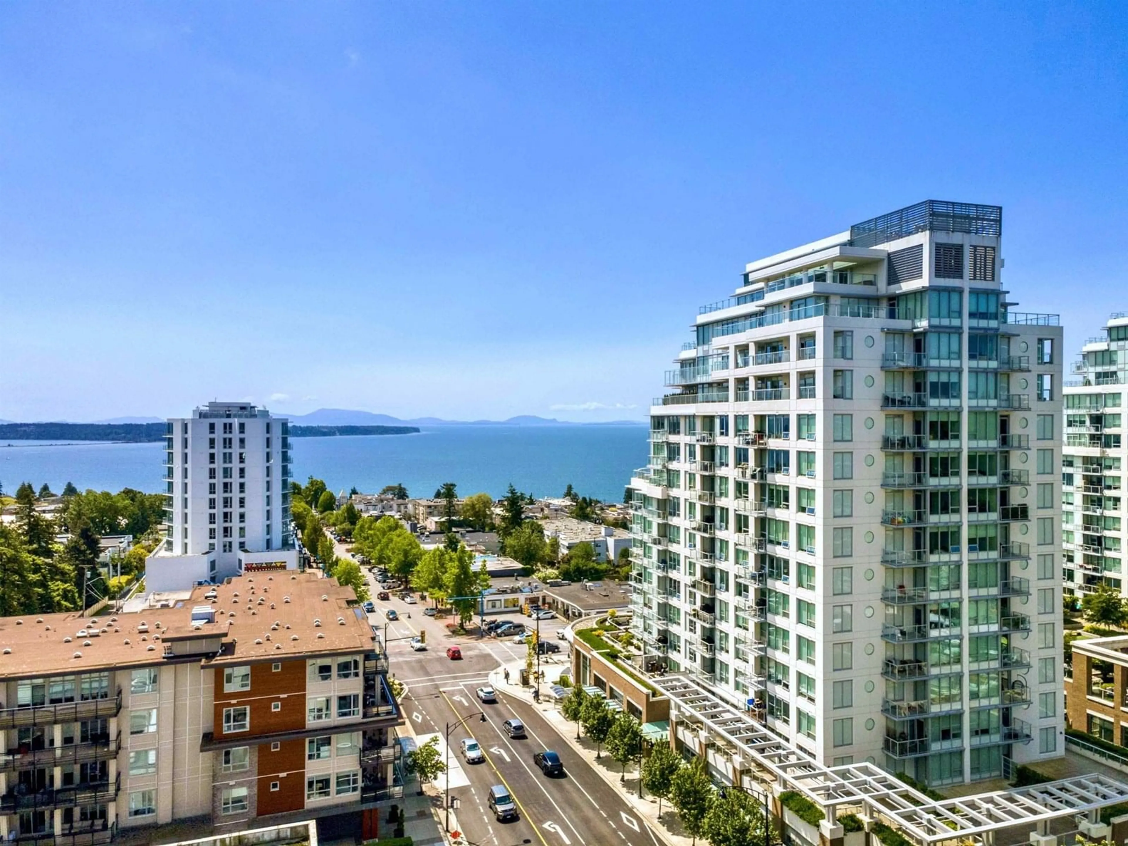 A pic from outside/outdoor area/front of a property/back of a property/a pic from drone, city buildings view from balcony for #401 1441 JOHNSTON RD., White Rock British Columbia V4B3Z4