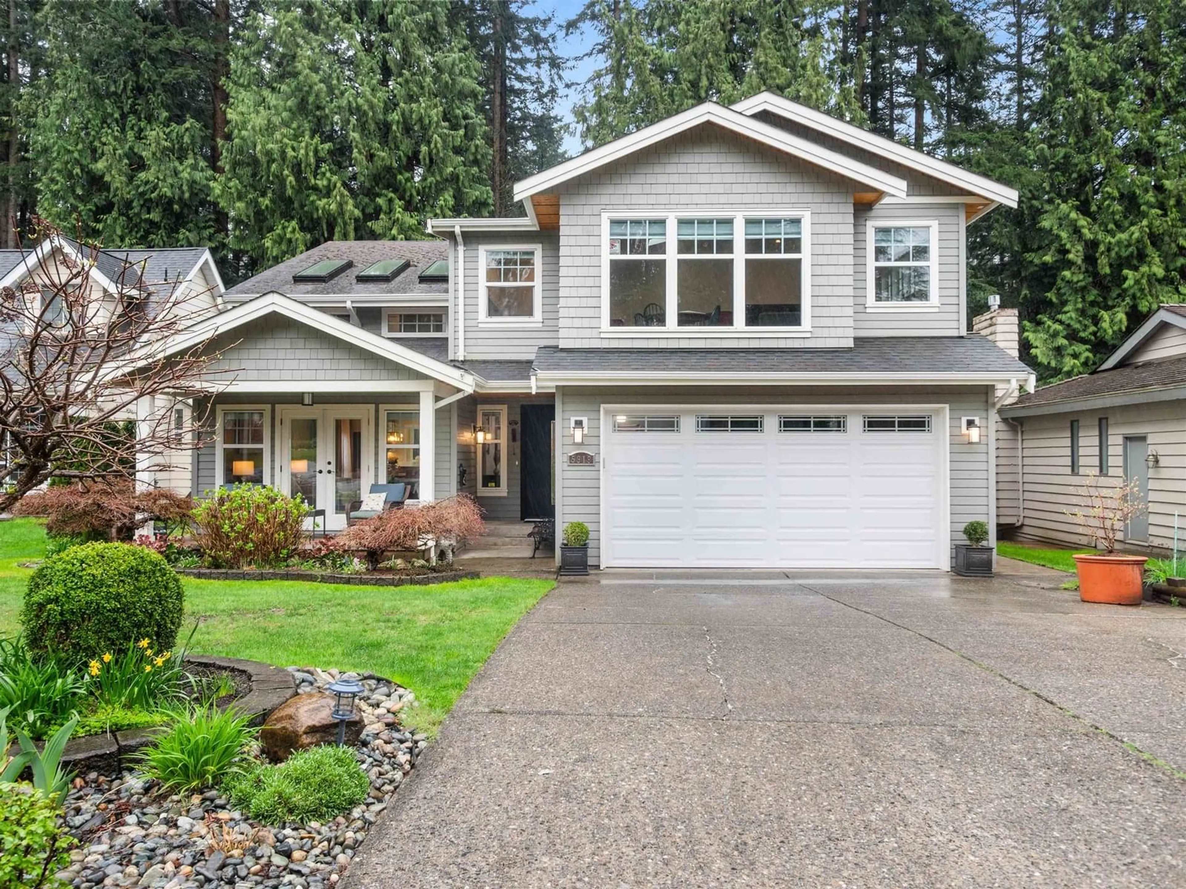 Home with vinyl exterior material, street for 5919 BRIARWOOD, Delta British Columbia V4E2X1