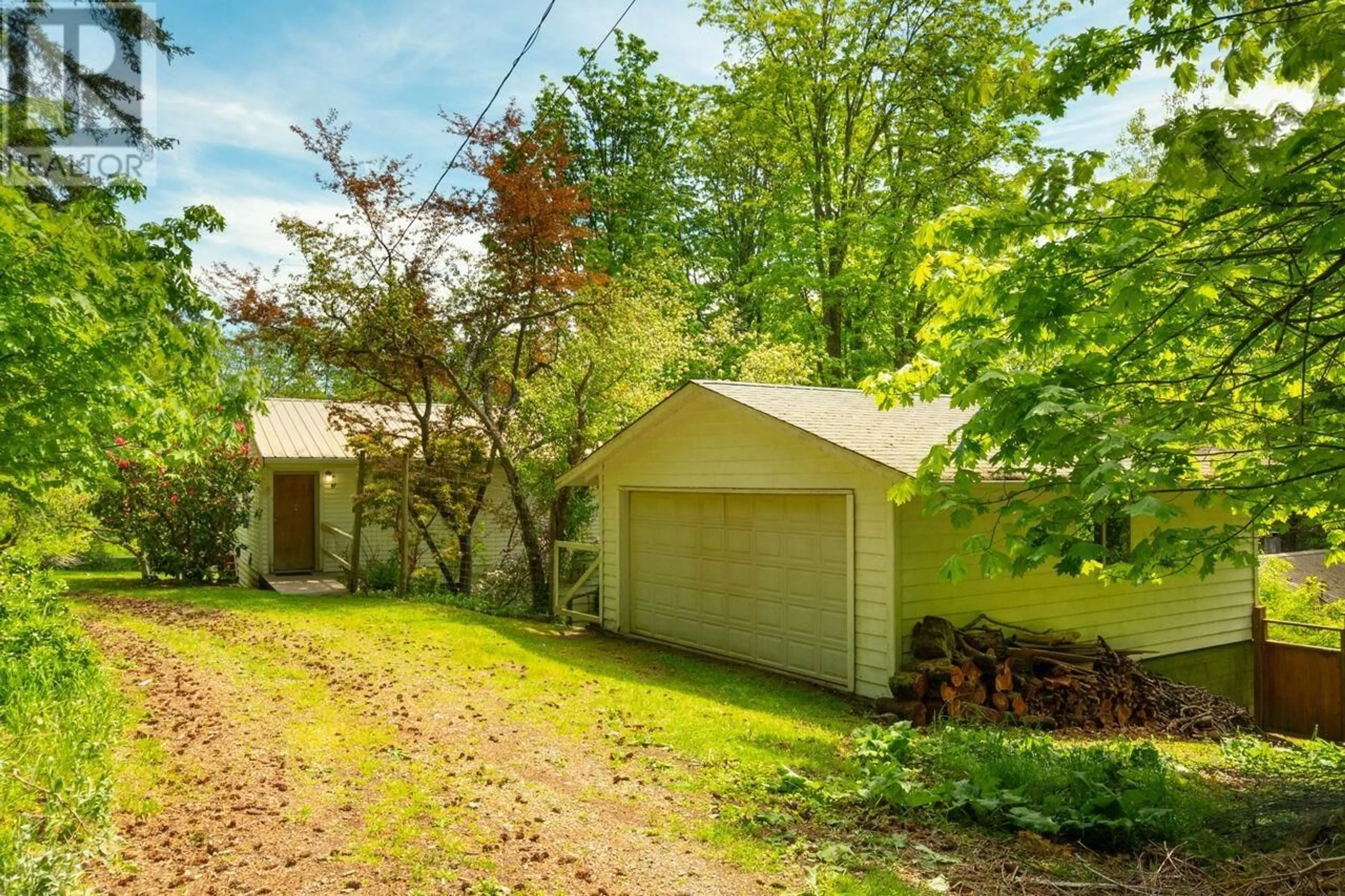 A pic from outside/outdoor area/front of a property/back of a property/a pic from drone, street for 508 COLLINS ROAD, Bowen Island British Columbia V0N1G1