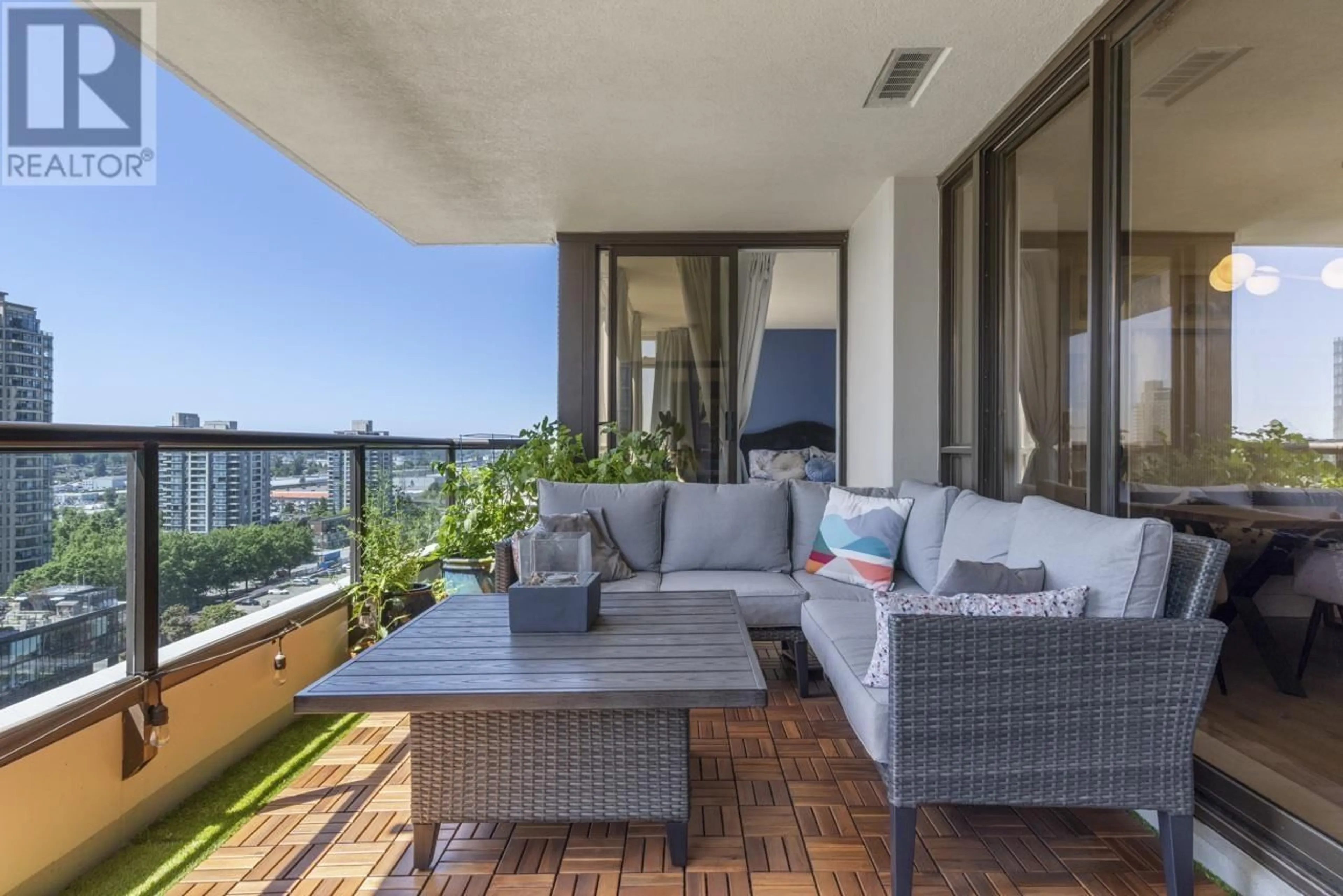 Balcony in the apartment, water/lake/river/ocean view for 1402 - 2088 MADISON AVENUE, Burnaby British Columbia V5C6T5