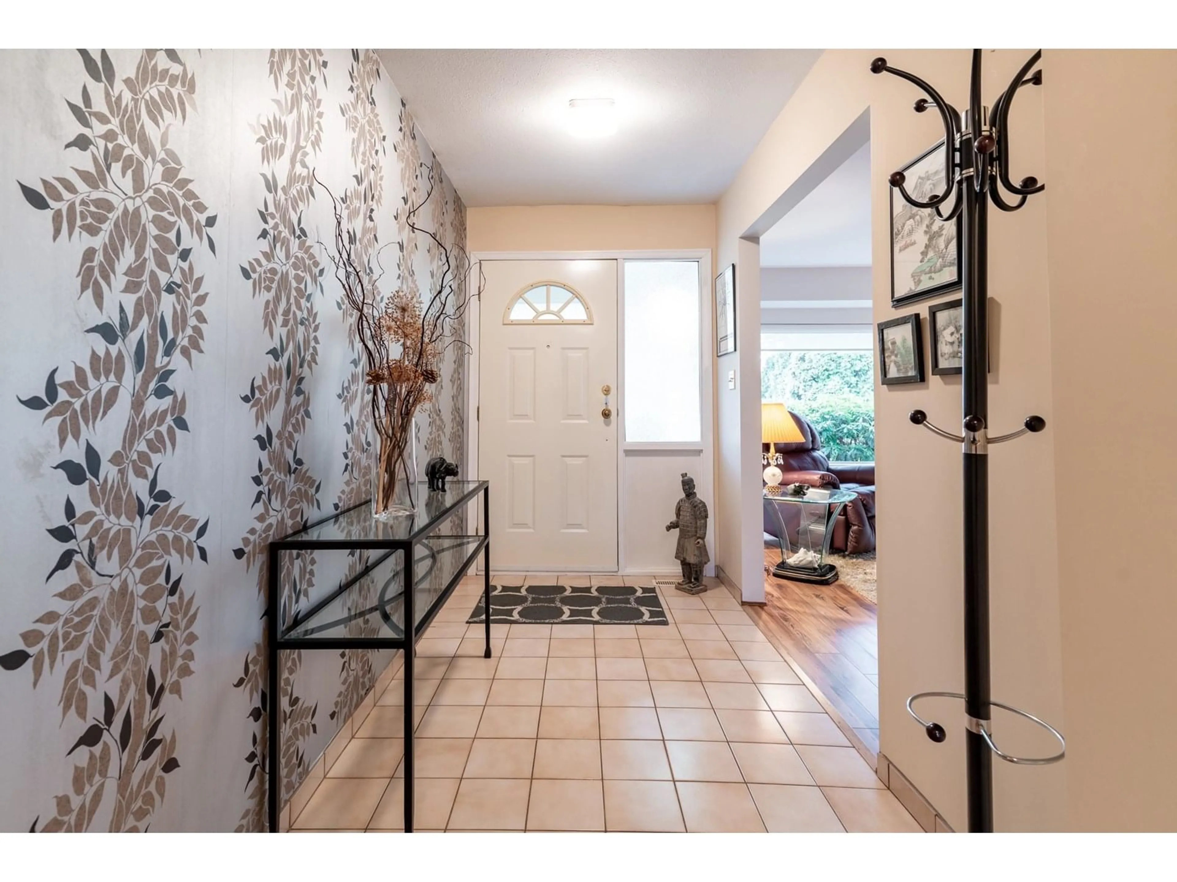 Indoor entryway for 1135 163B, Surrey British Columbia V4A8E8