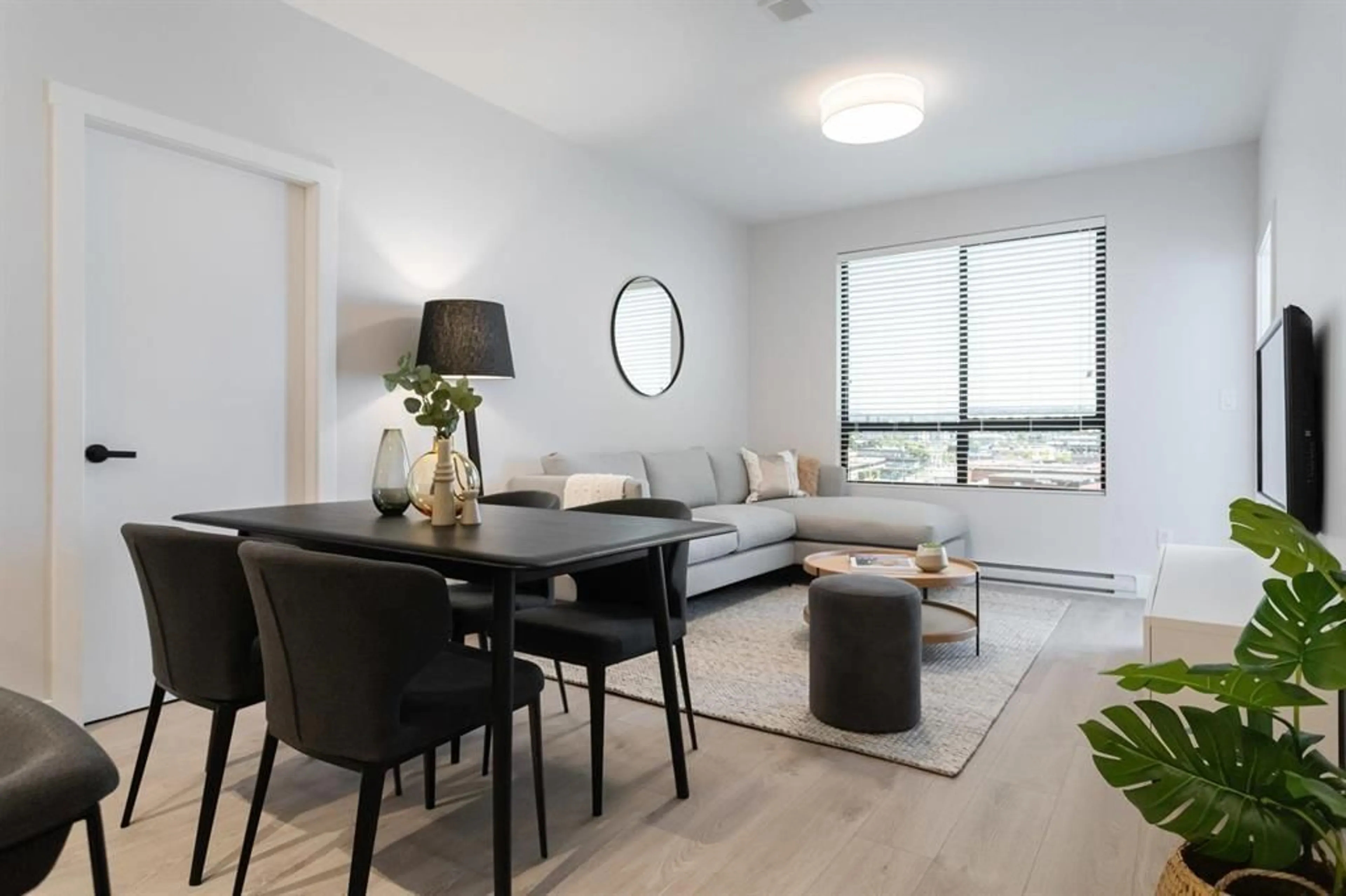 Living room with furniture, unknown for 409 - 13458 95 AVE, Surrey British Columbia V3V1P5