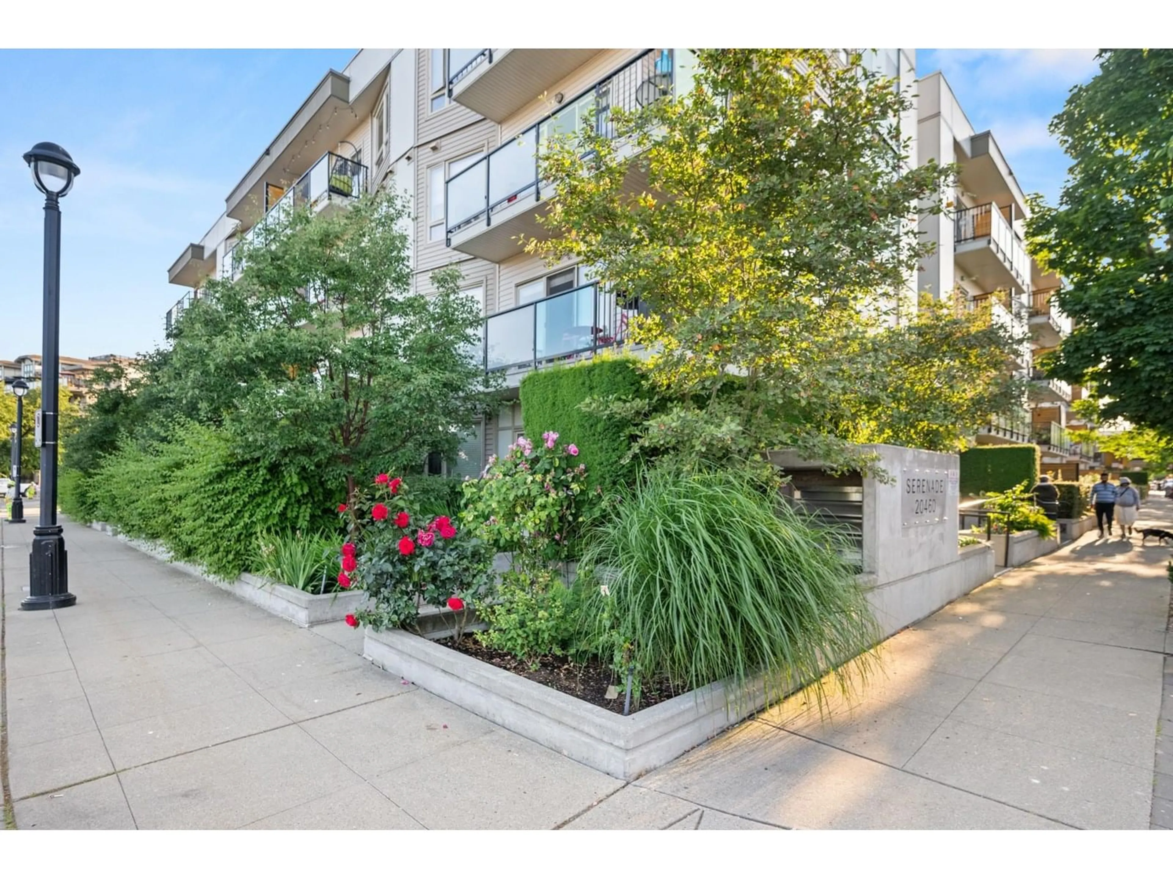 Patio, street for 201 - 20460 DOUGLAS, Langley British Columbia V3A0C6