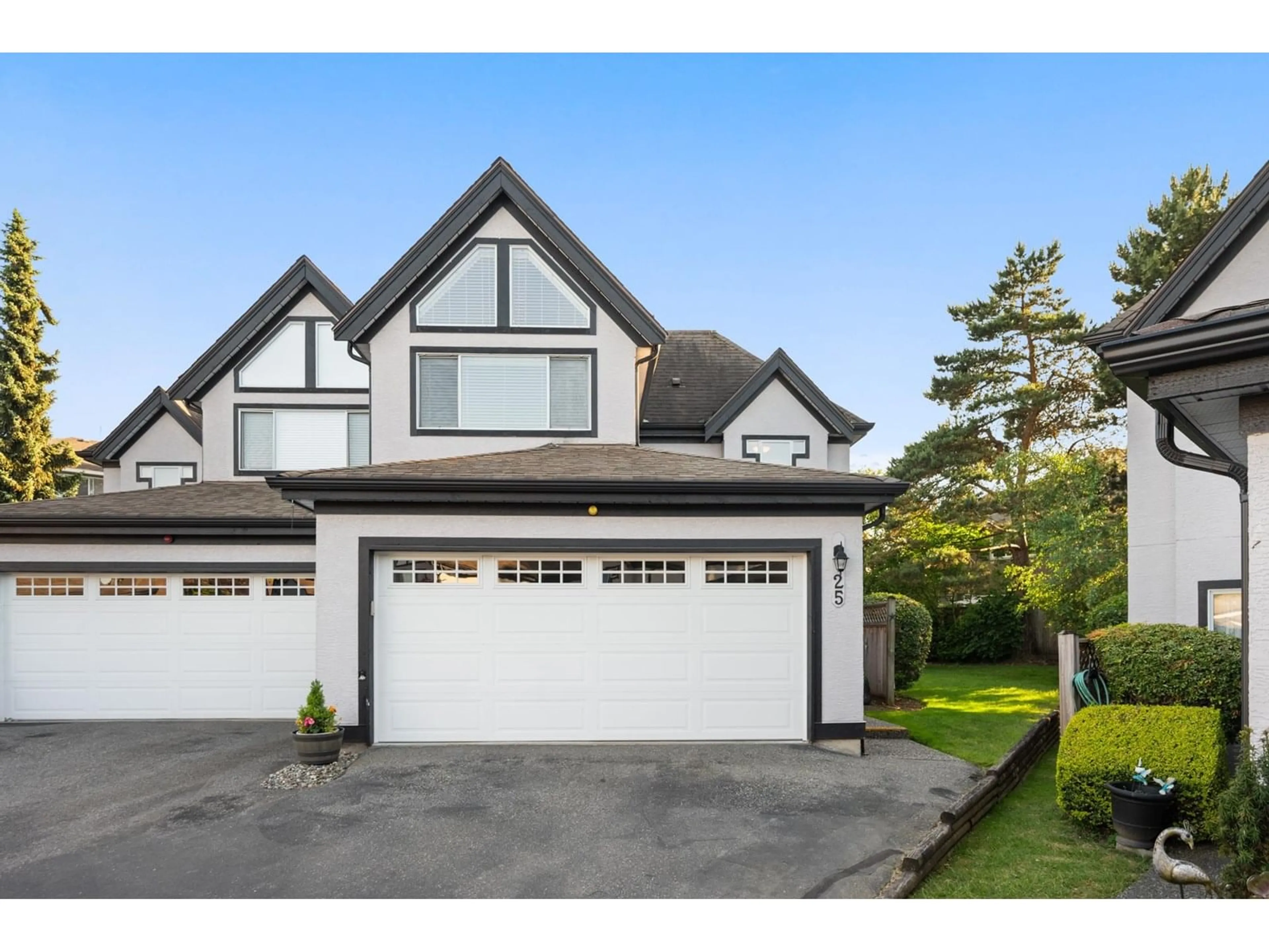 Home with vinyl exterior material, street for 25 - 8567 164, Surrey British Columbia V4N3K4