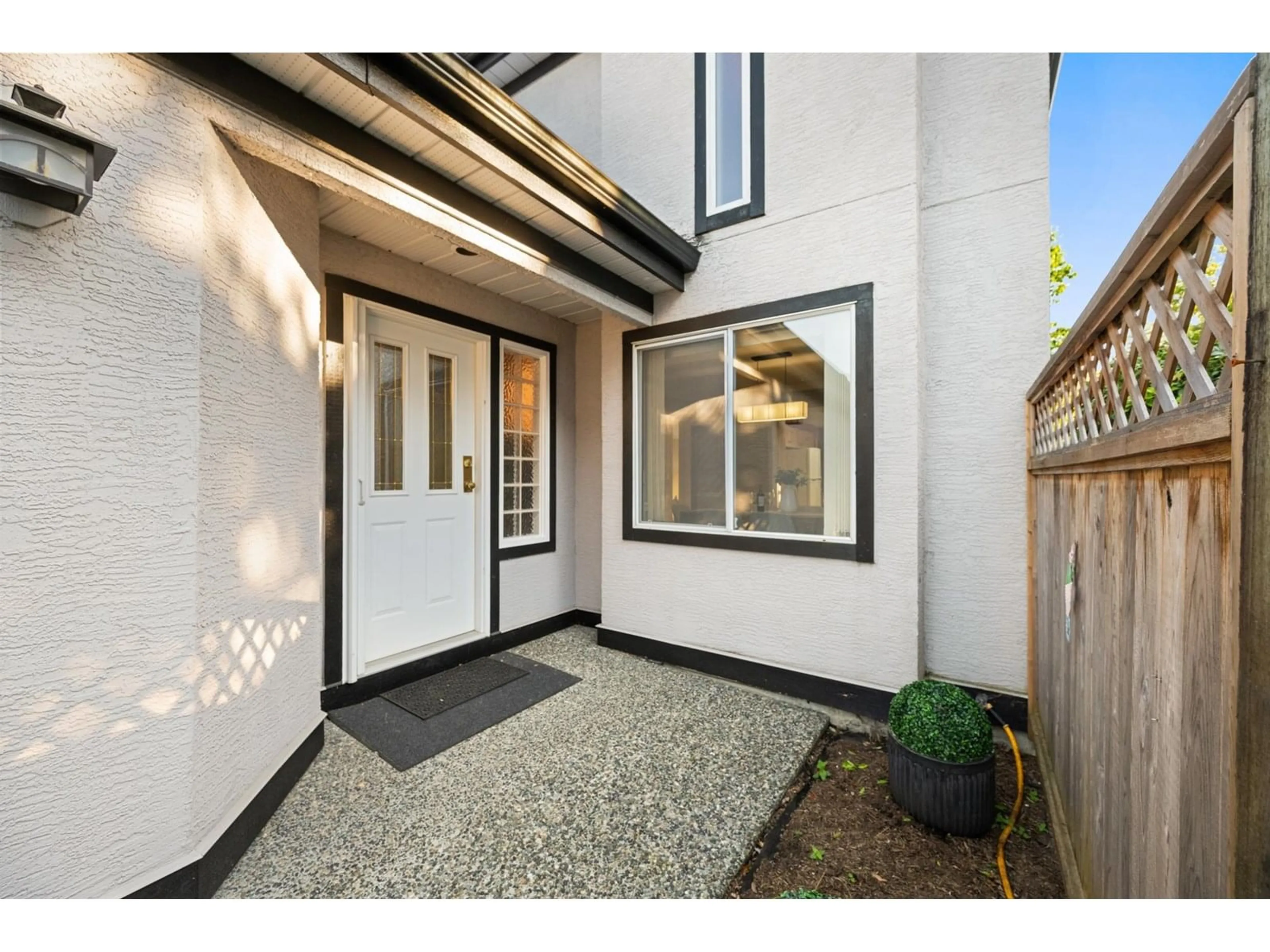 Indoor entryway for 25 - 8567 164, Surrey British Columbia V4N3K4