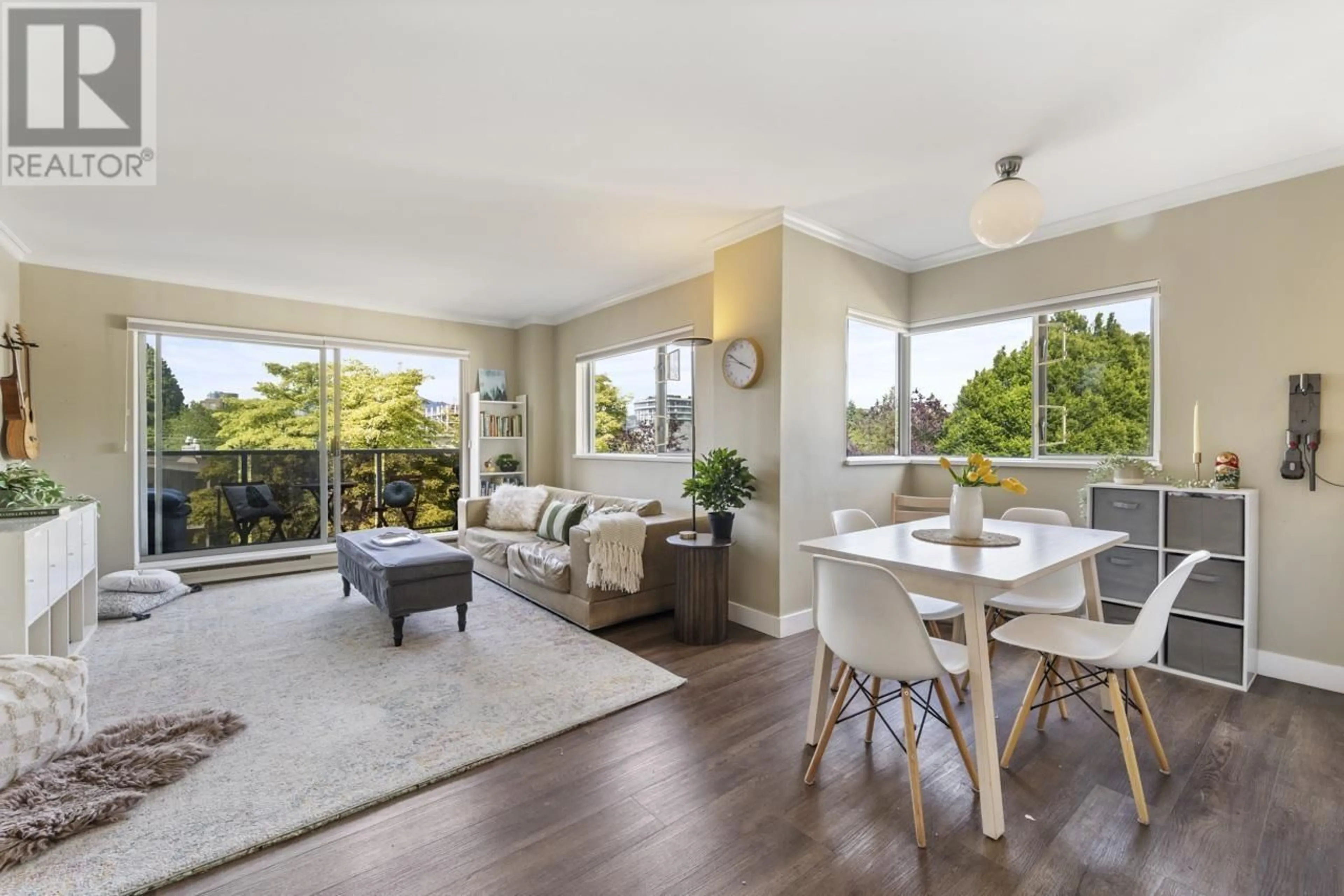 Living room with furniture, wood/laminate floor for 402 - 1166 11TH AVENUE, Vancouver British Columbia V6H1K3