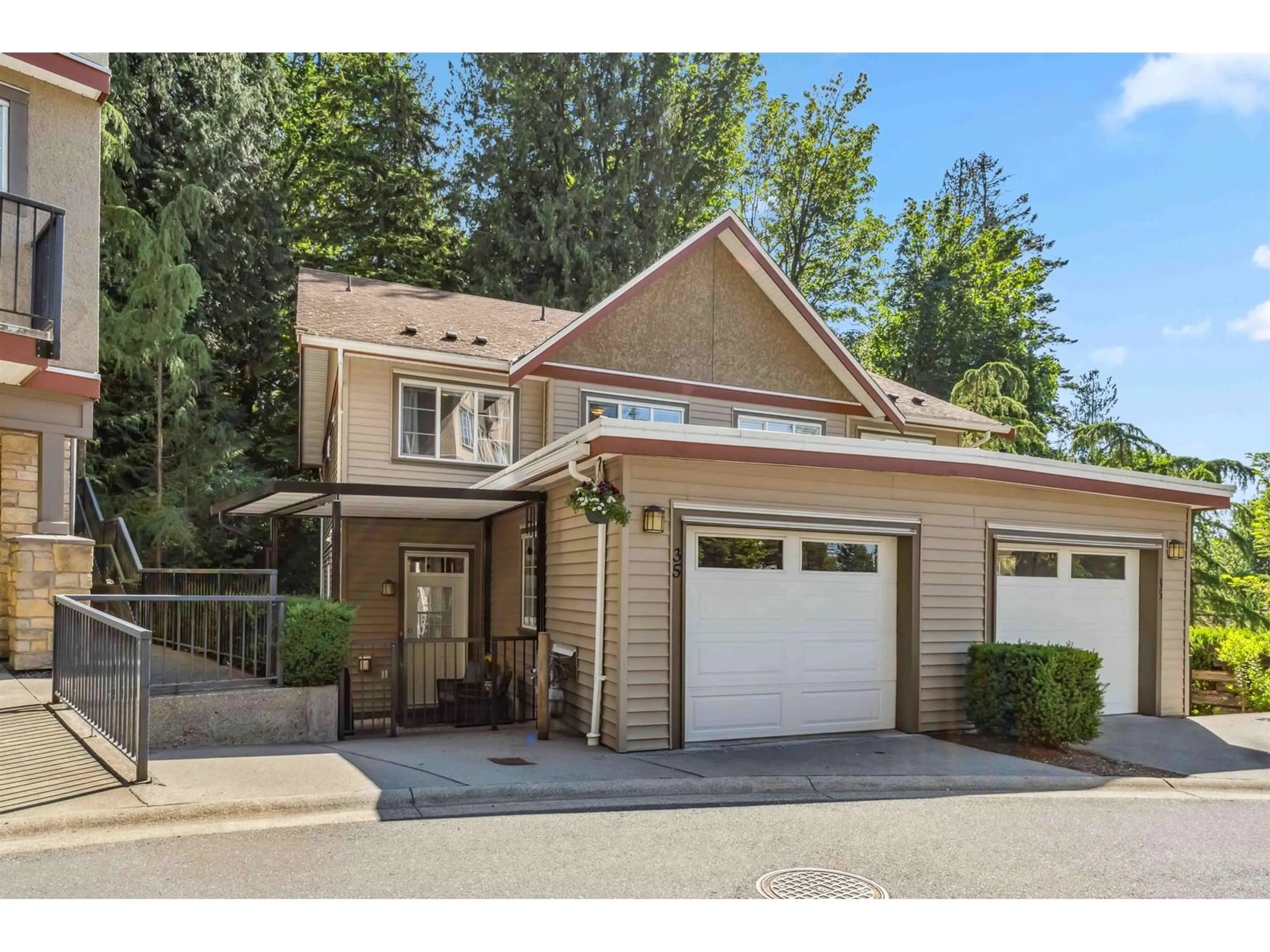 Home with vinyl exterior material, street for 35 - 35626 MCKEE, Abbotsford British Columbia V3G2L6
