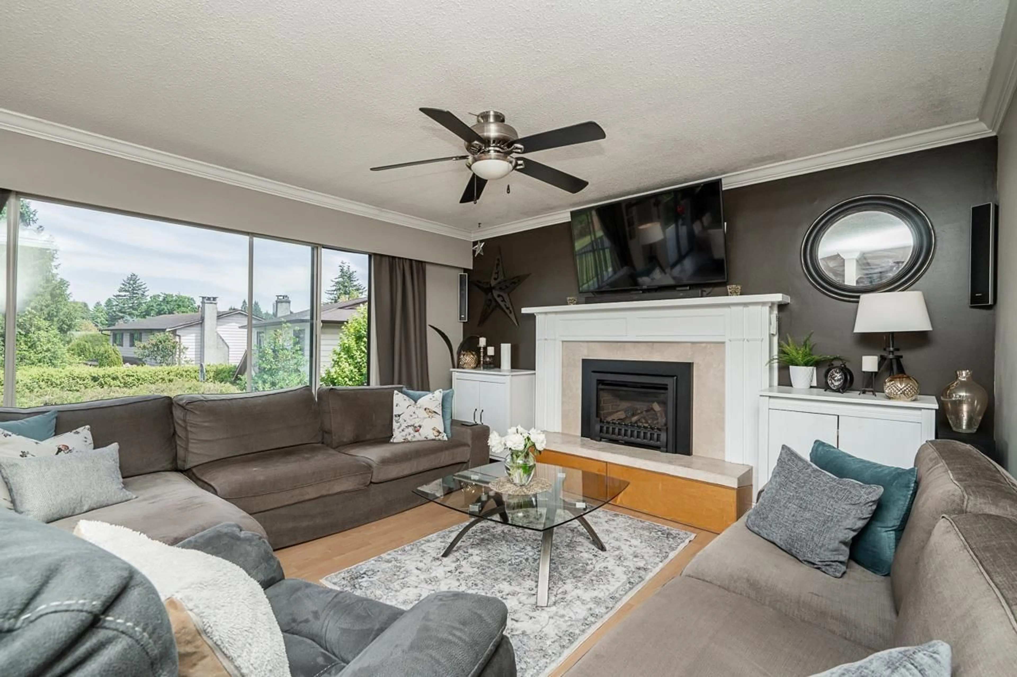 Living room with furniture, unknown for 11112 PITMAN, Delta British Columbia V4C7K7