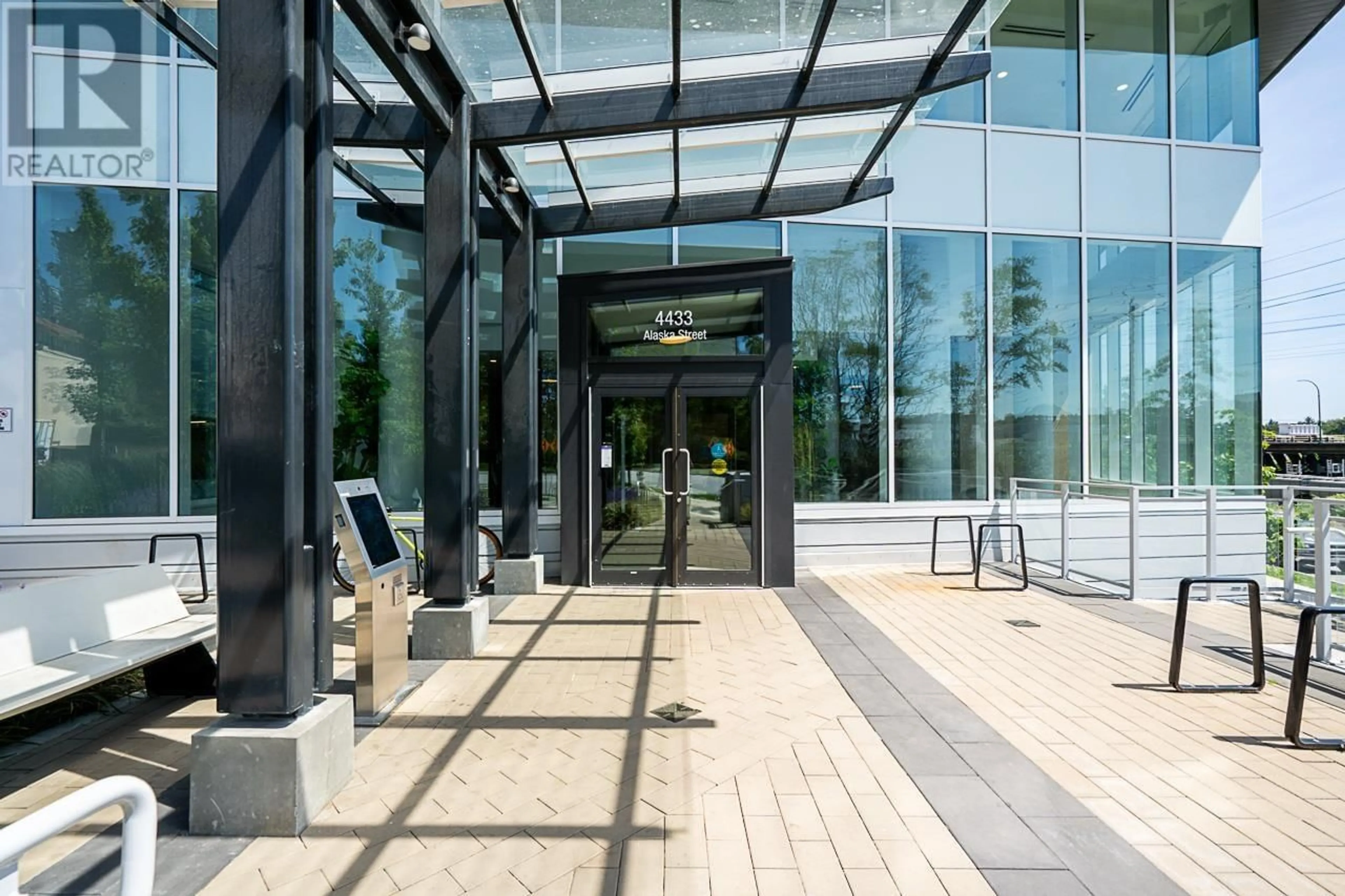 Indoor foyer for 2101 - 4433 ALASKA STREET, Burnaby British Columbia V5C5T3