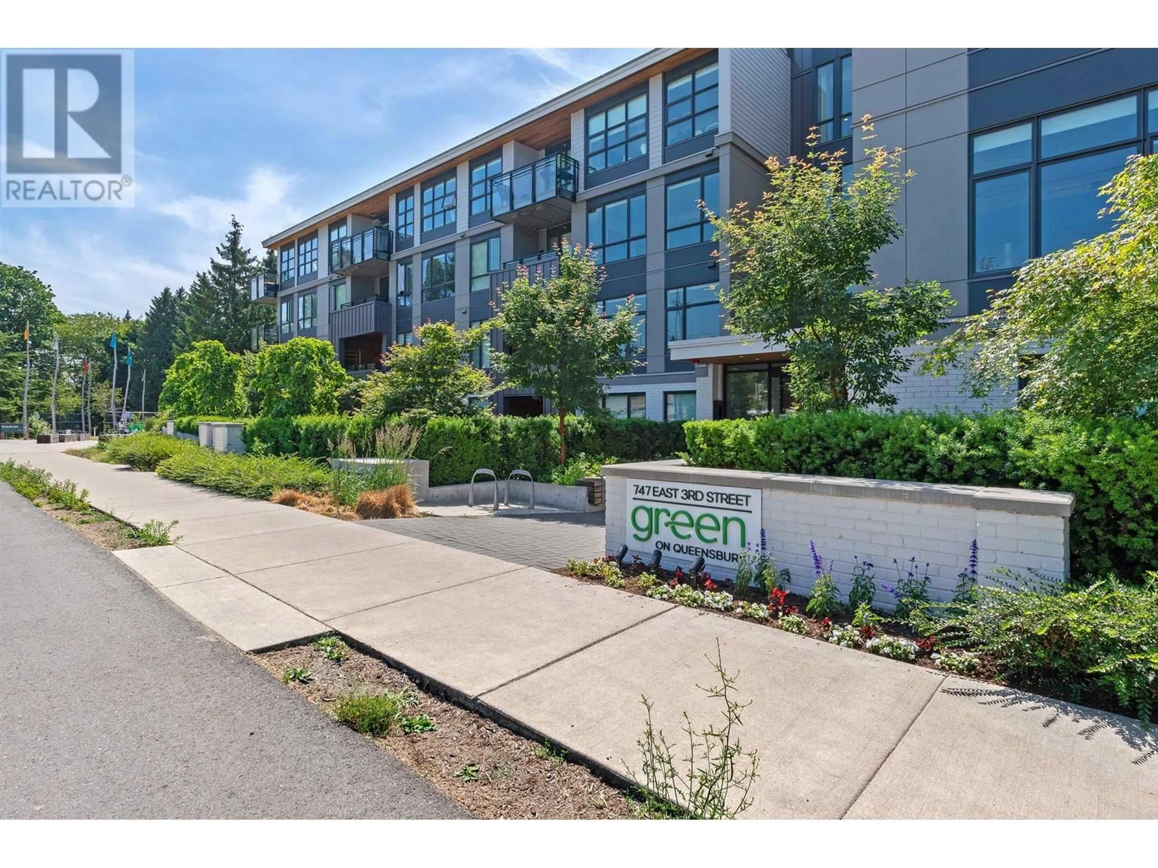 Unknown for 305 - 747 3RD STREET, North Vancouver British Columbia V7L1G8