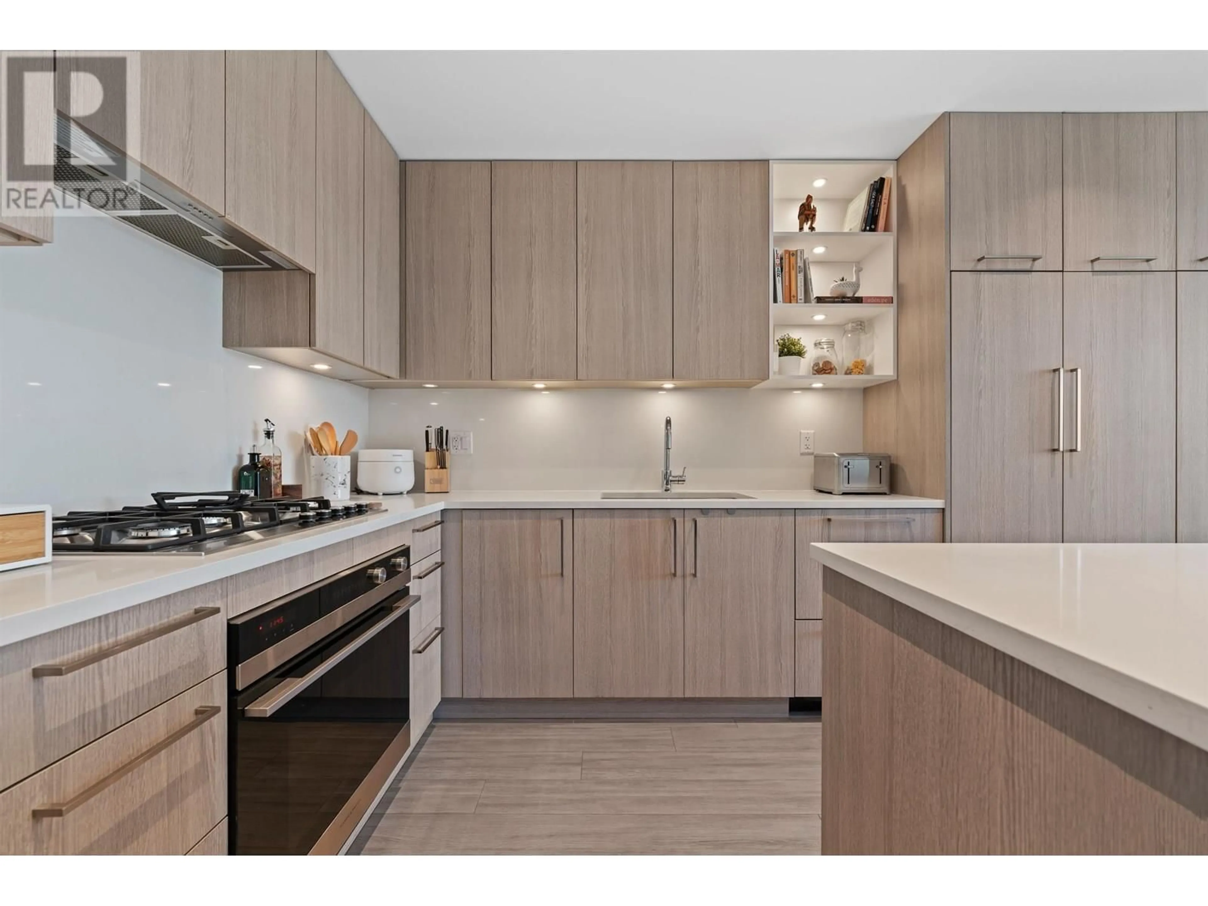 Standard kitchen, unknown for 305 - 747 3RD STREET, North Vancouver British Columbia V7L1G8