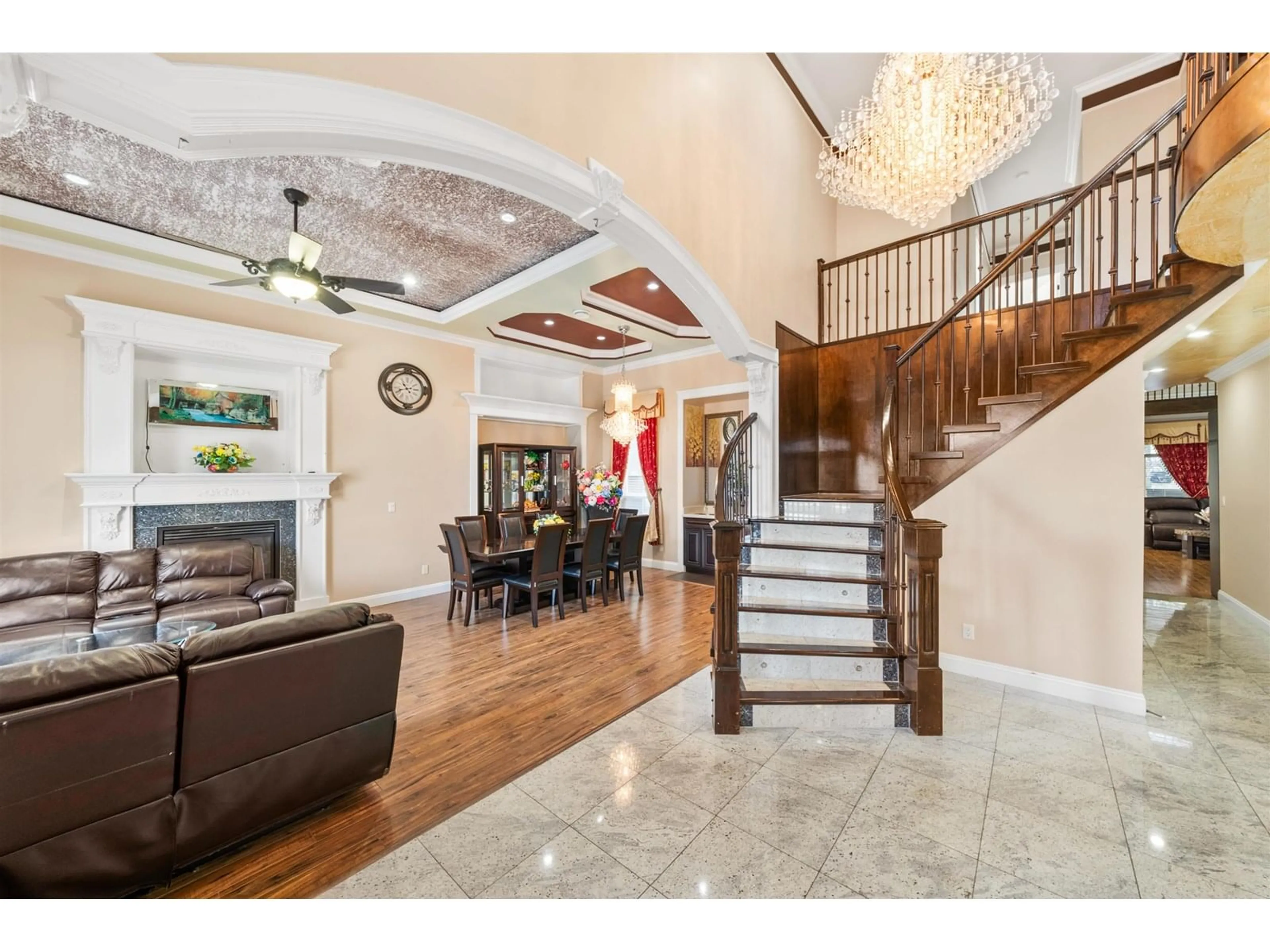 Indoor foyer for 6099 132, Surrey British Columbia V3X1M9