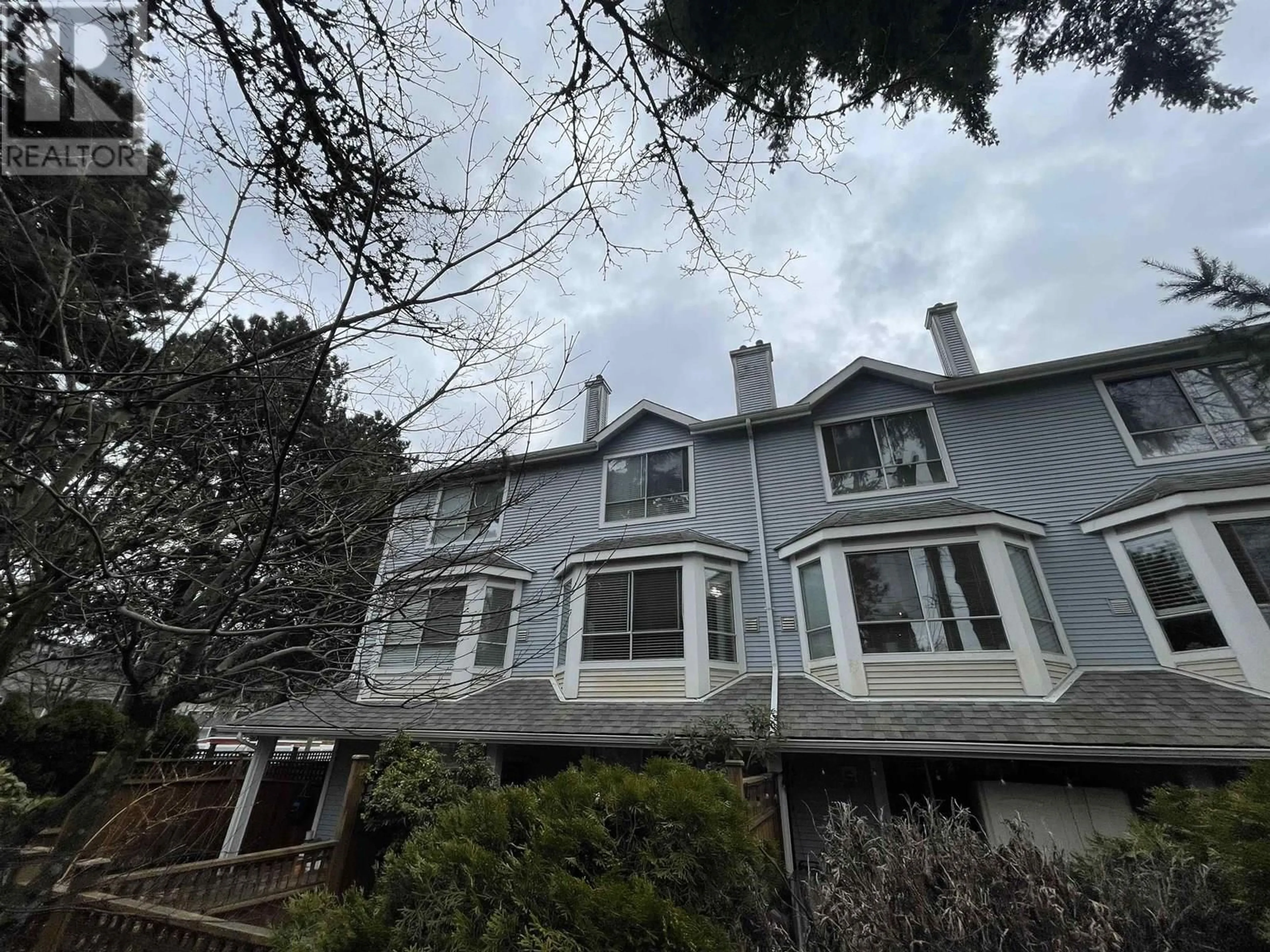 A pic from outside/outdoor area/front of a property/back of a property/a pic from drone, unknown for 15 - 7184 STRIDE AVENUE, Burnaby British Columbia V3N1T7