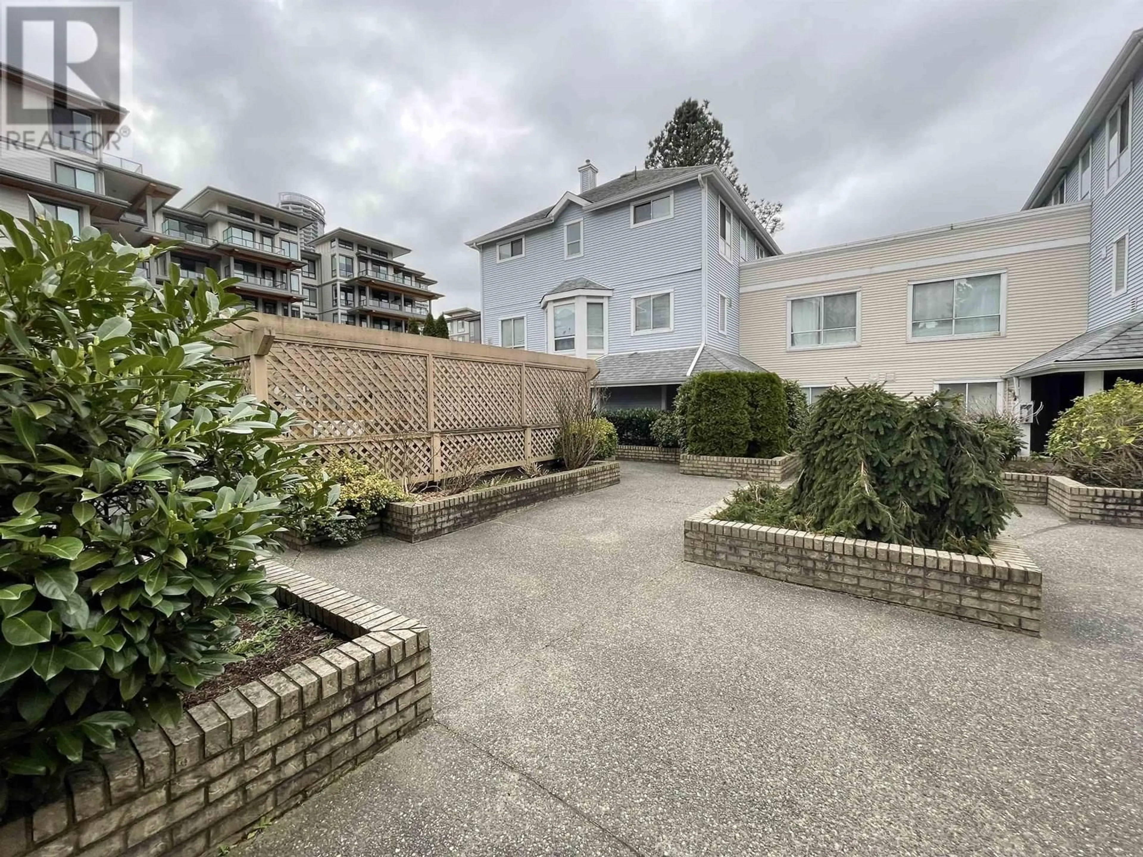 A pic from outside/outdoor area/front of a property/back of a property/a pic from drone, street for 15 - 7184 STRIDE AVENUE, Burnaby British Columbia V3N1T7