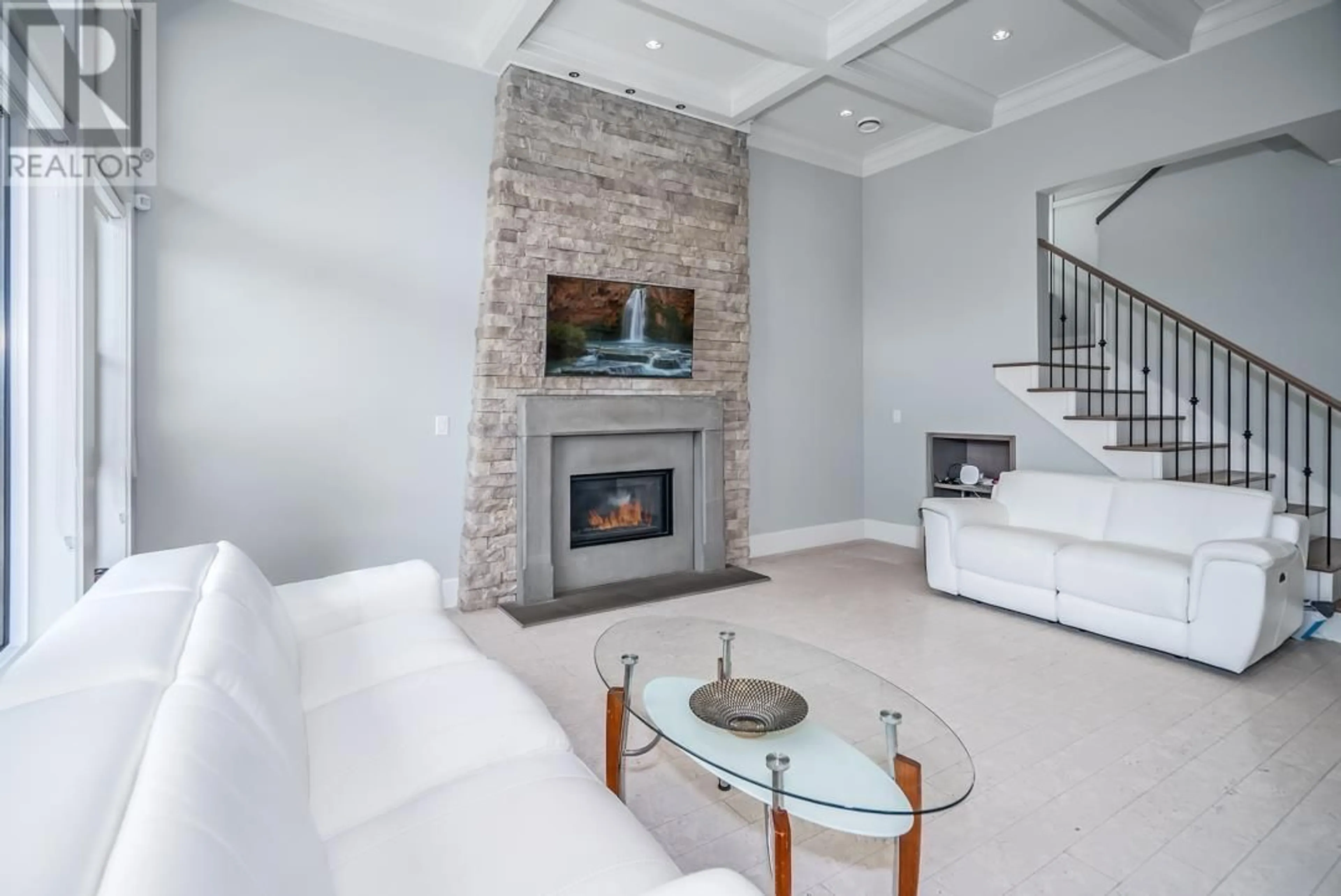 Living room with furniture, unknown for 810 SPERLING AVENUE, Burnaby British Columbia V5B4H8