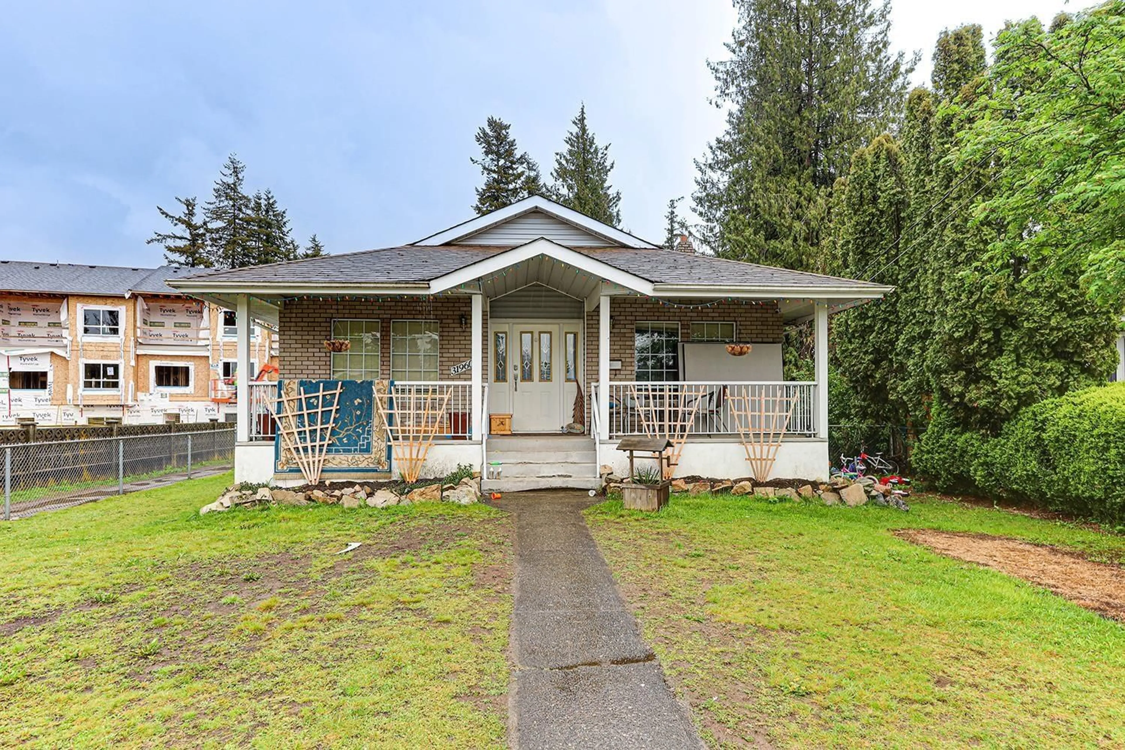 Home with vinyl exterior material, street for 31960 ROYAL, Abbotsford British Columbia V2T2J3