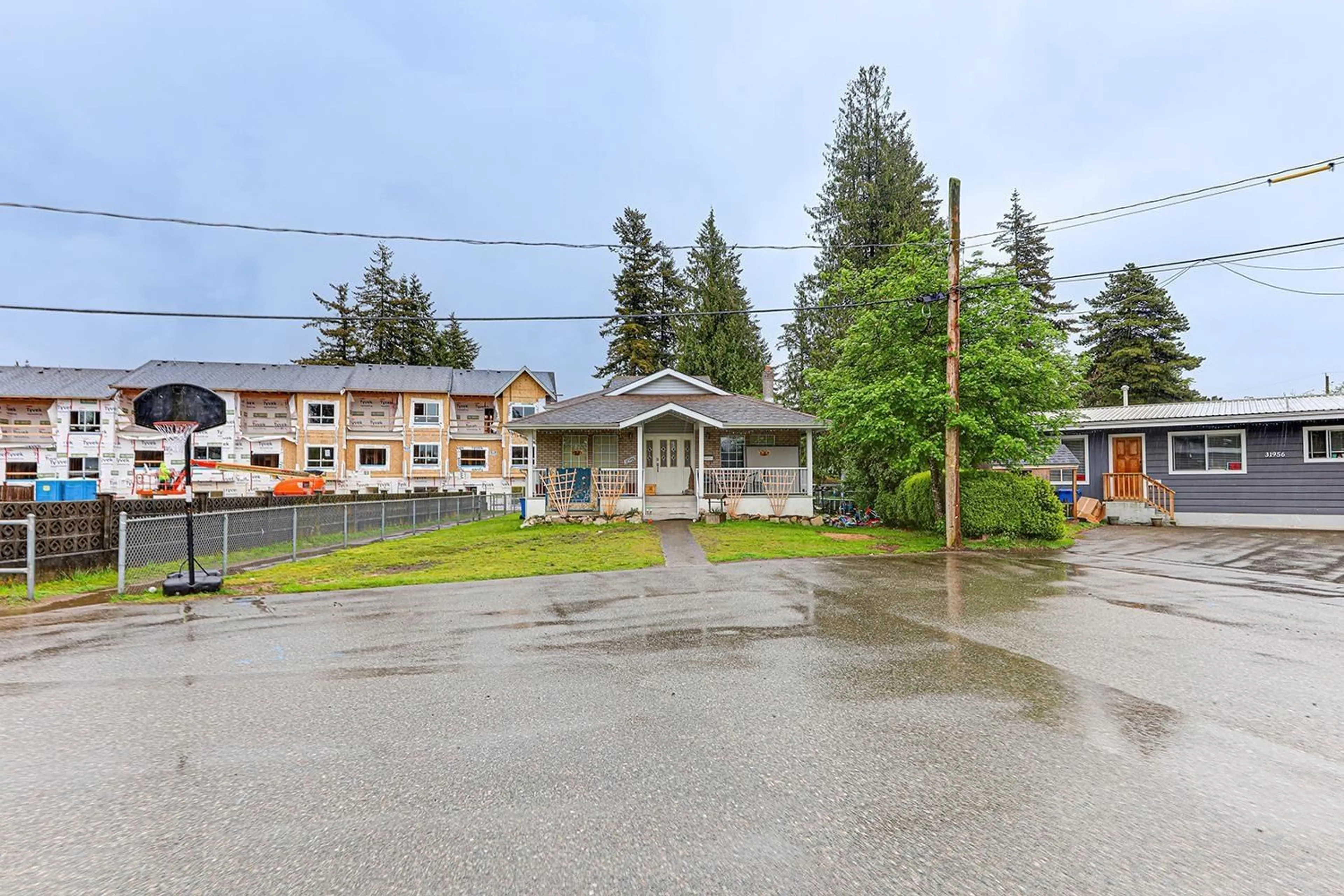 Patio, street for 31960 ROYAL, Abbotsford British Columbia V2T2J3