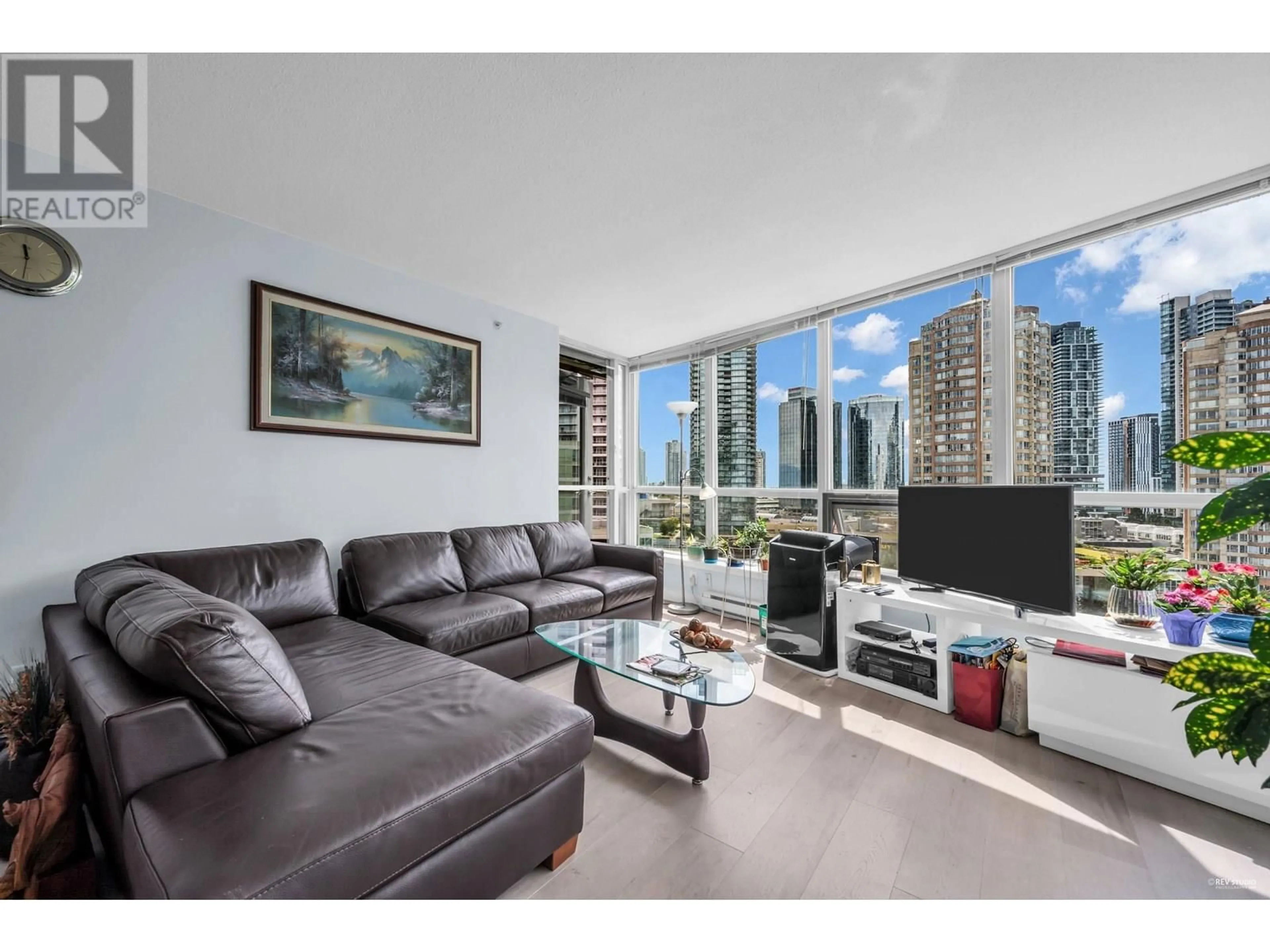 Living room with furniture, unknown for 1801 - 6088 WILLINGDON AVENUE, Burnaby British Columbia V5H4V2
