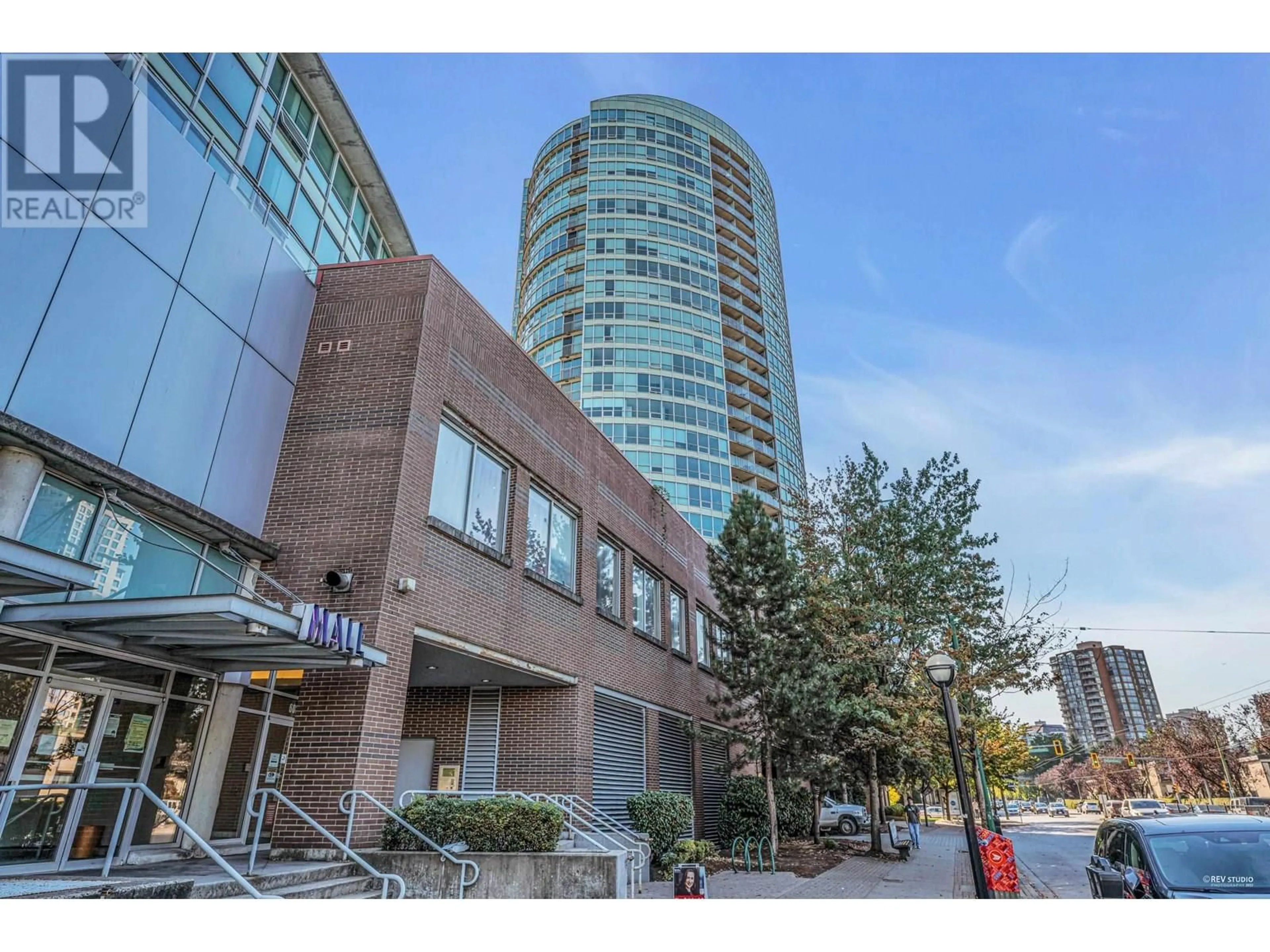 Indoor foyer for 1801 - 6088 WILLINGDON AVENUE, Burnaby British Columbia V5H4V2
