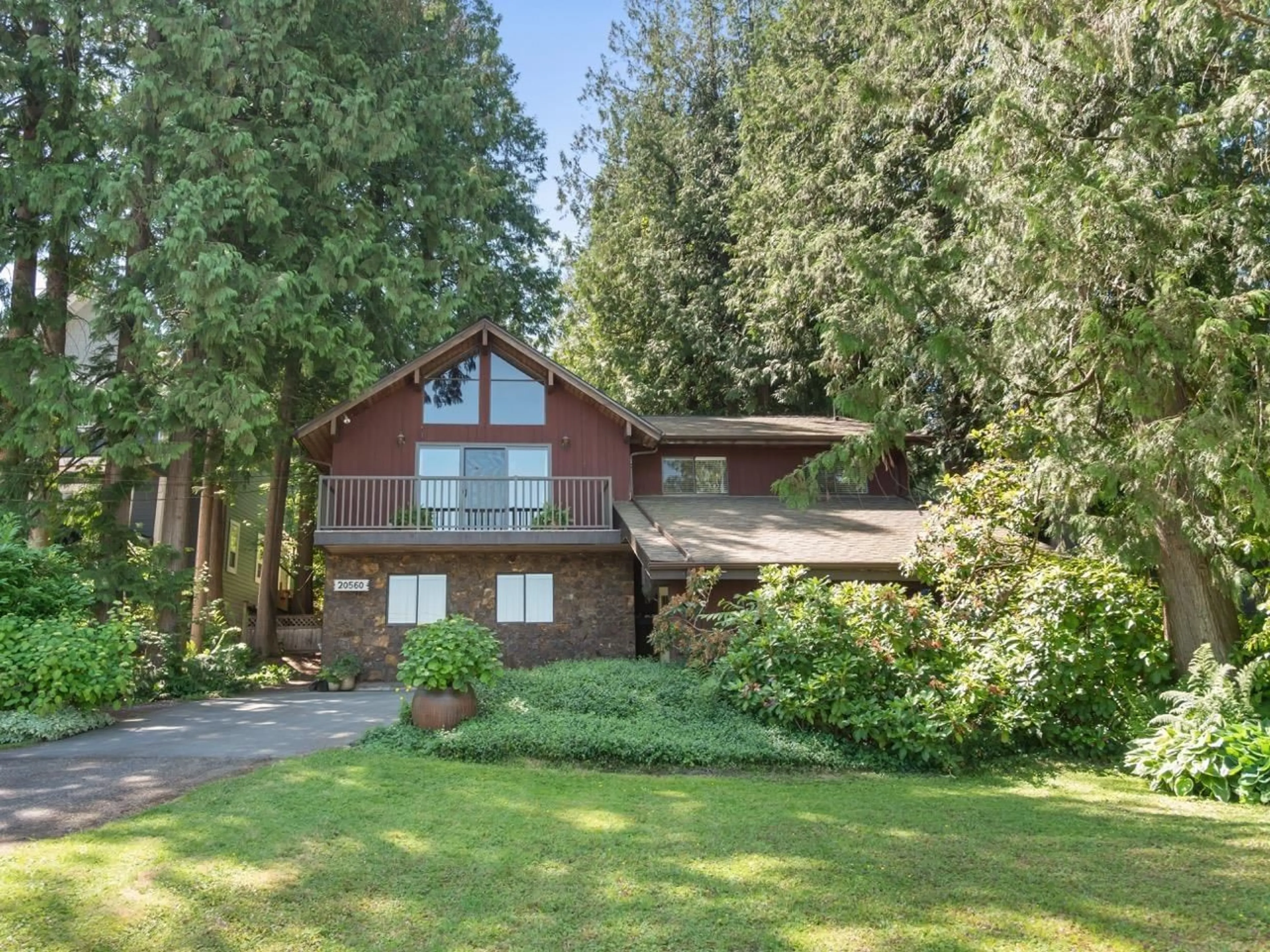 A pic from outside/outdoor area/front of a property/back of a property/a pic from drone, unknown for 20560 48, Langley British Columbia V3A3L6
