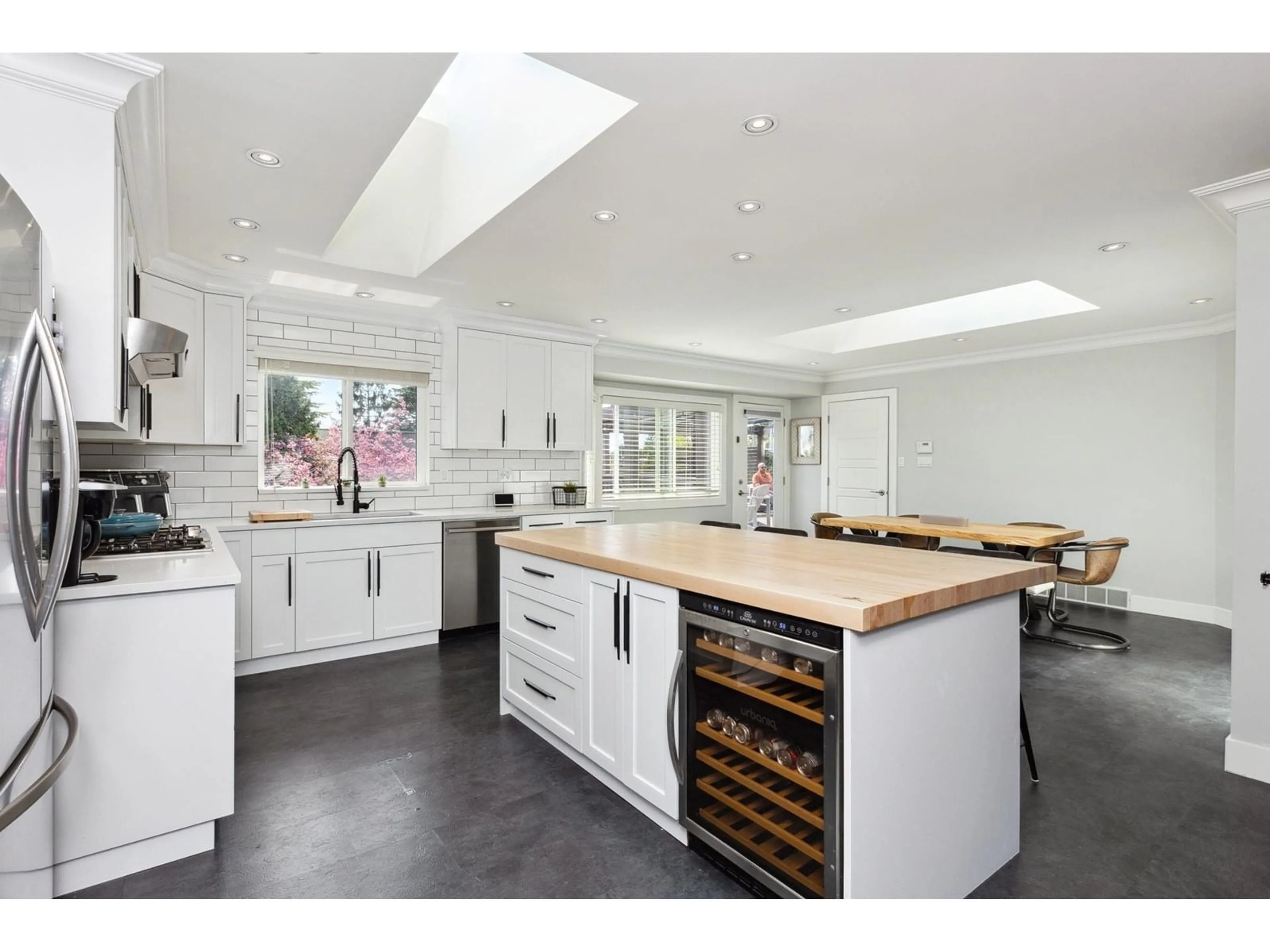 Contemporary kitchen, unknown for 14418 16A, Surrey British Columbia V4A5T8