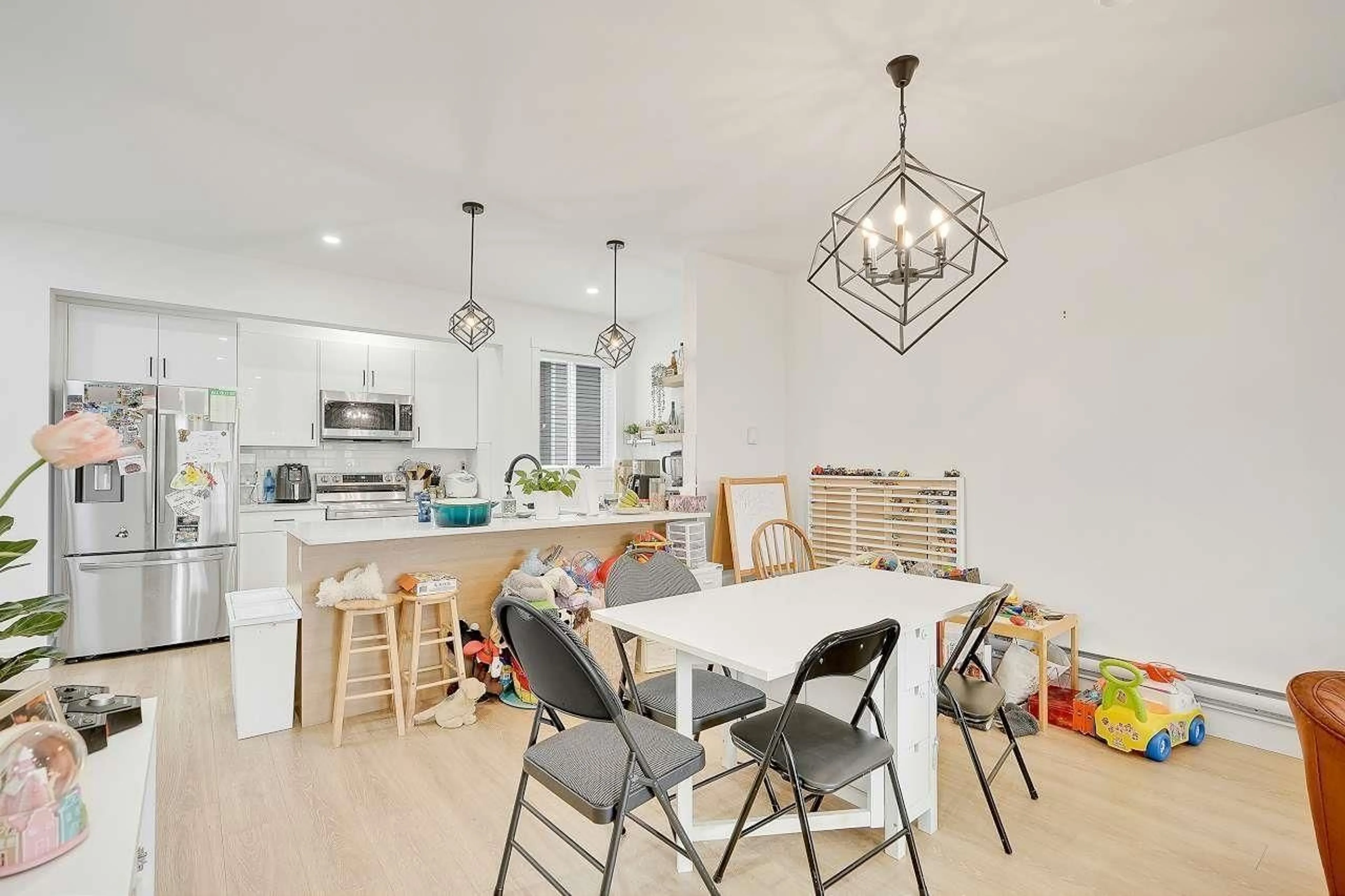 Open concept kitchen, unknown for 2 - 5780 174, Surrey British Columbia V3S7K3