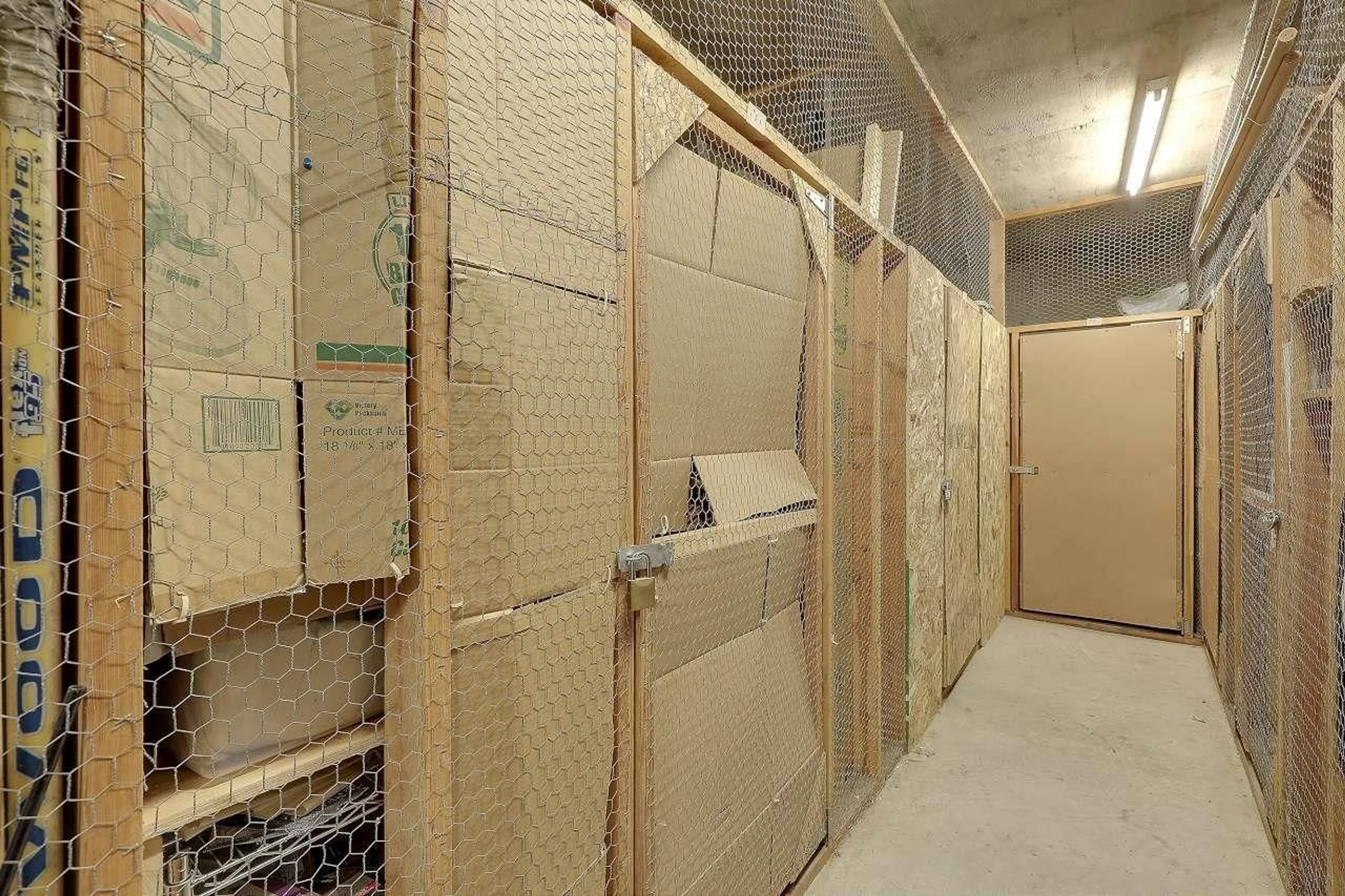 Storage room or clothes room or walk-in closet for 202 - 1460 MARTIN, White Rock British Columbia V4B3W7