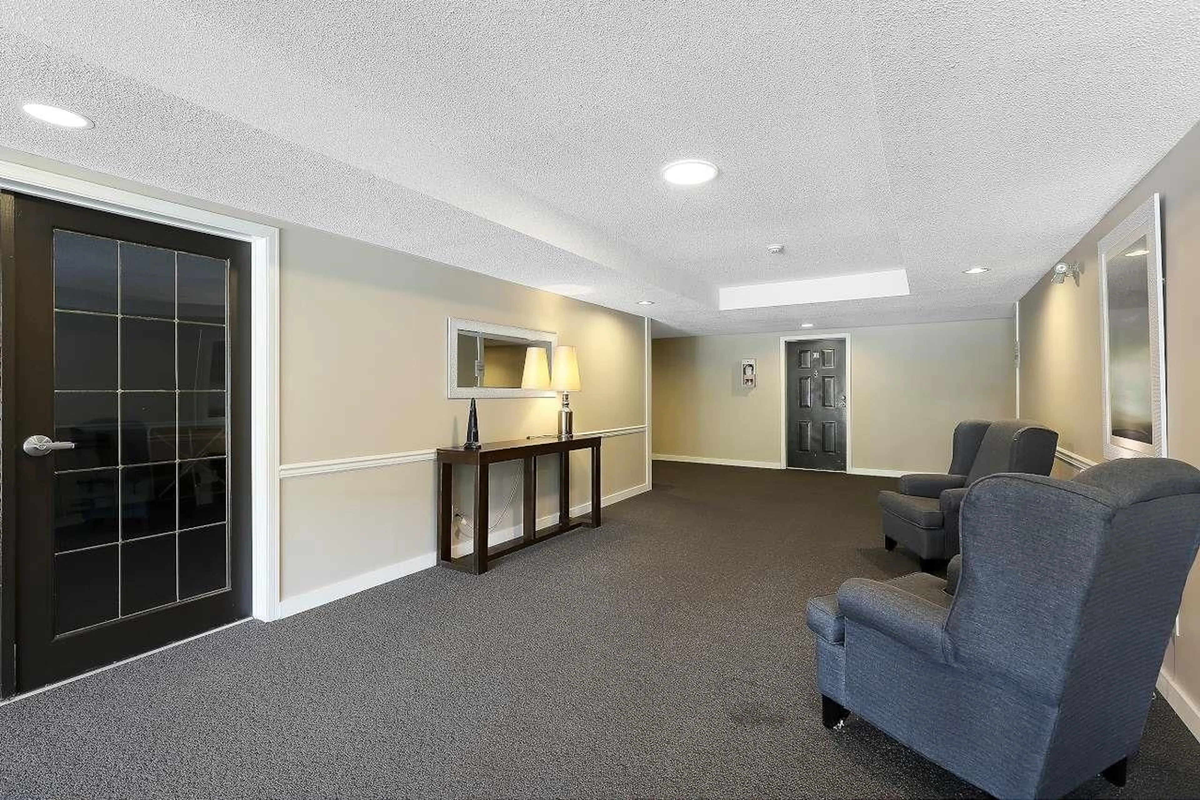 Indoor foyer for 202 - 1460 MARTIN, White Rock British Columbia V4B3W7