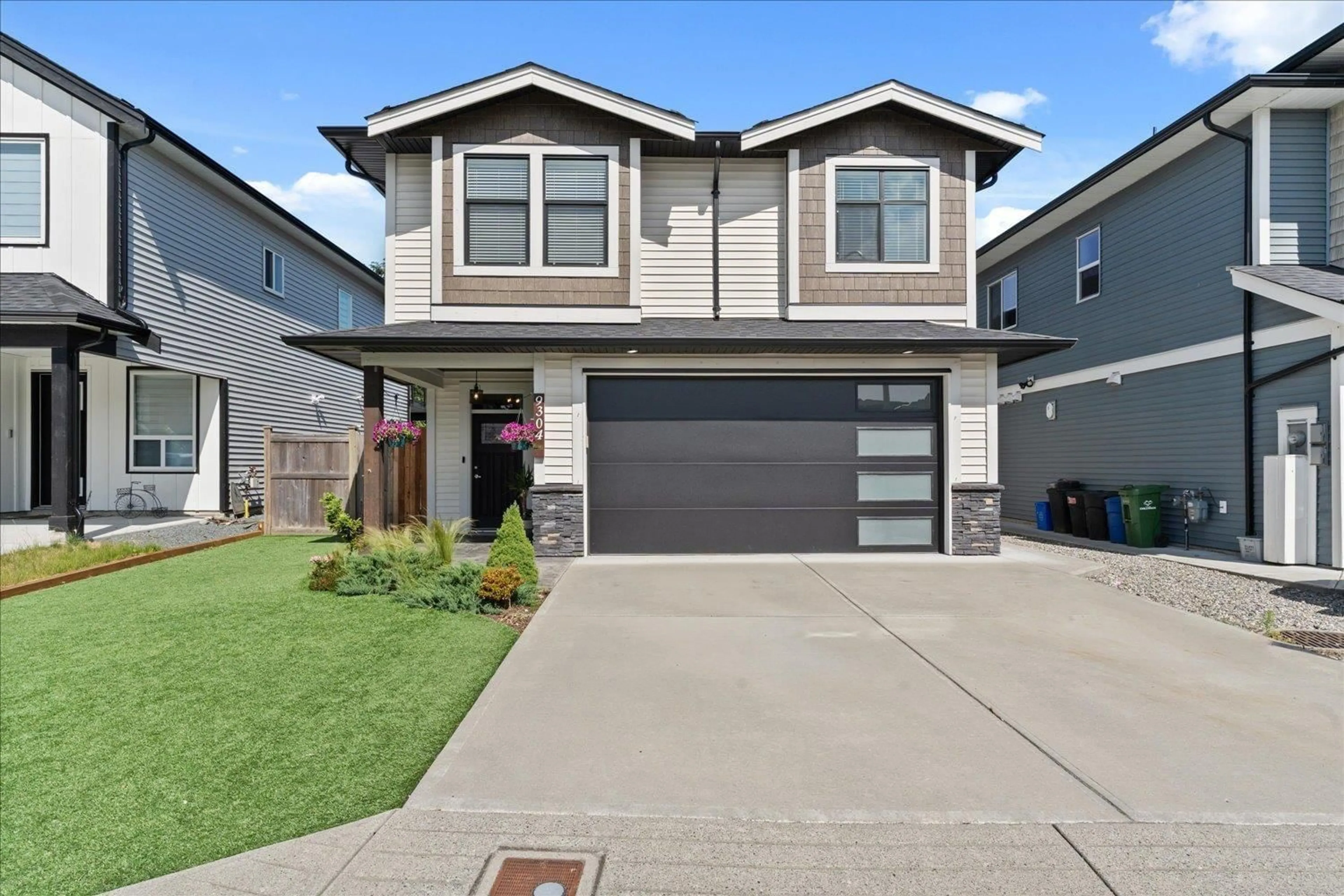 Home with vinyl exterior material, street for 9304 SITKA PLACE, Chilliwack British Columbia V2P0H8
