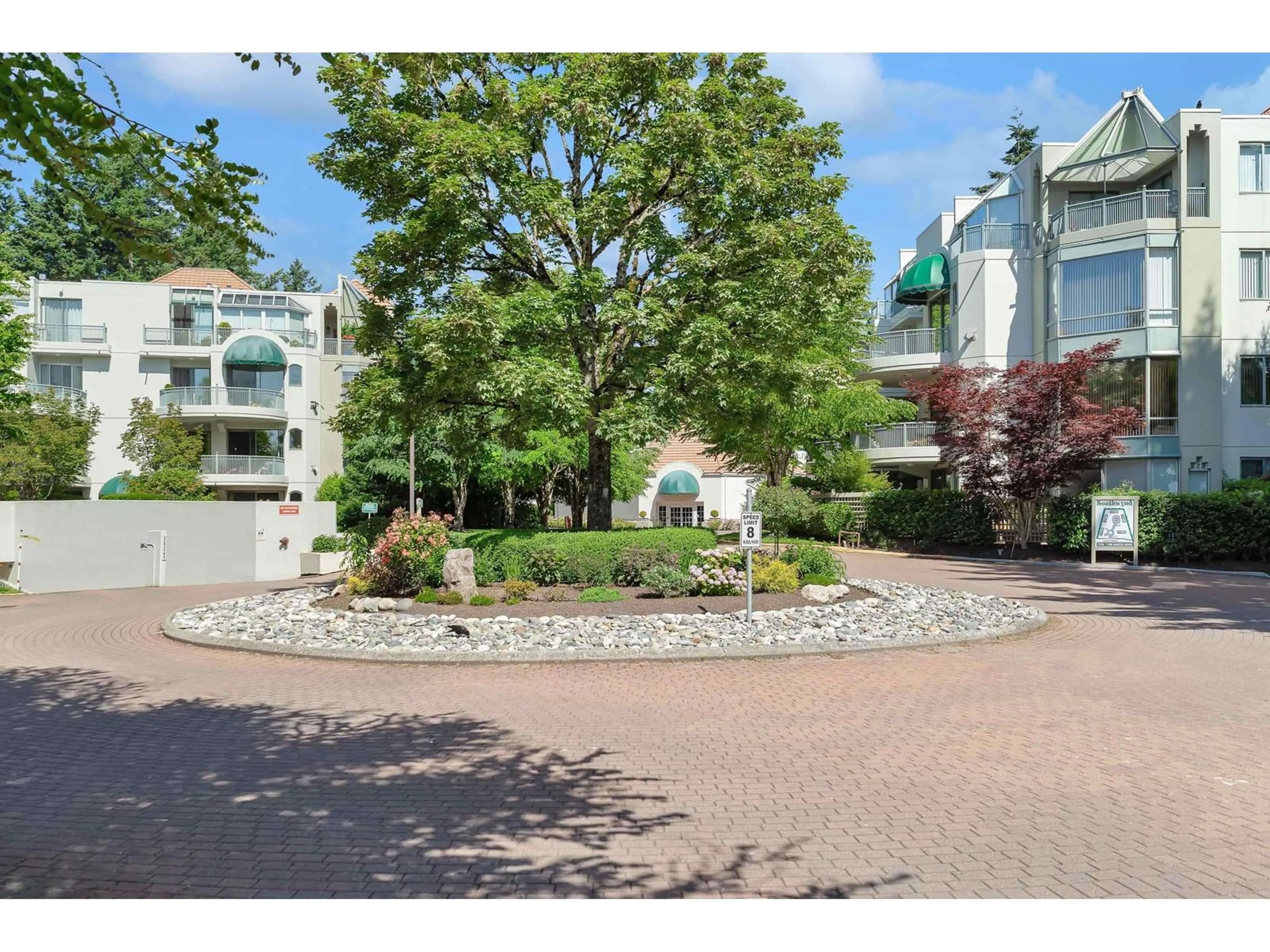 Patio, street for 111 - 1785 MARTIN, Surrey British Columbia V4A9T5