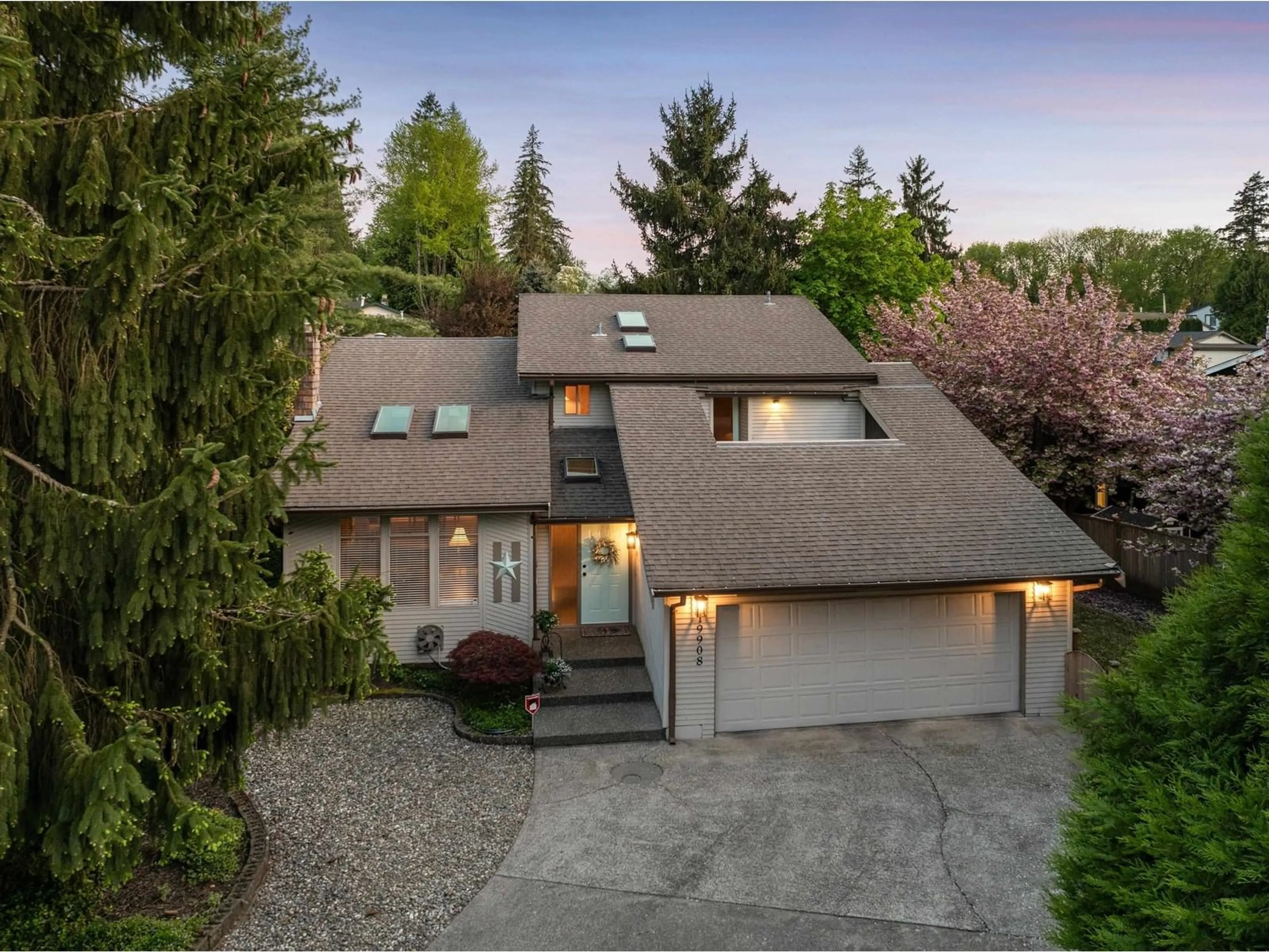 Home with vinyl exterior material, street for 19908 51, Langley British Columbia V3A7P2