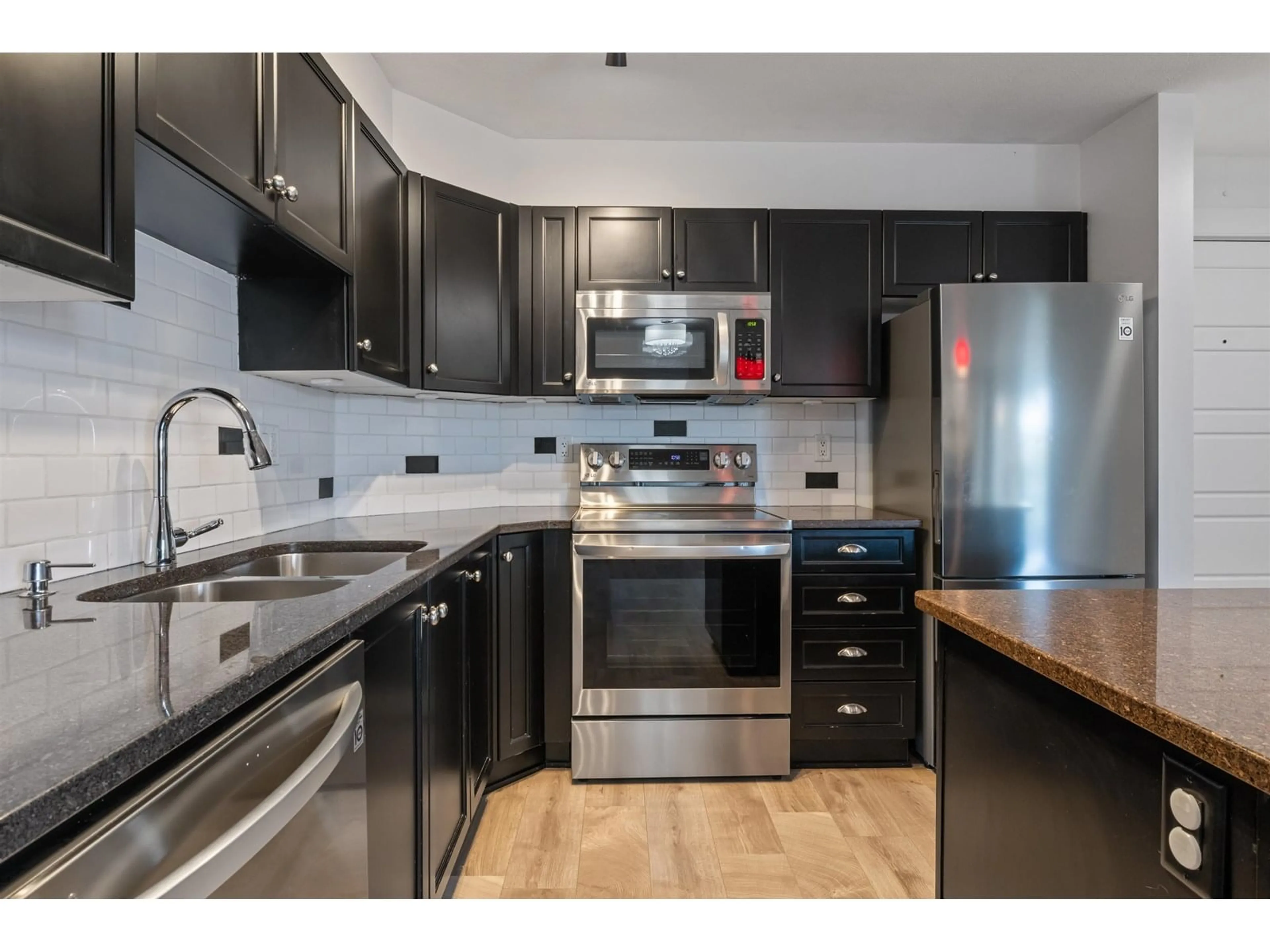 Standard kitchen, unknown for 310 - 30525 CARDINAL, Abbotsford British Columbia V2T0A8