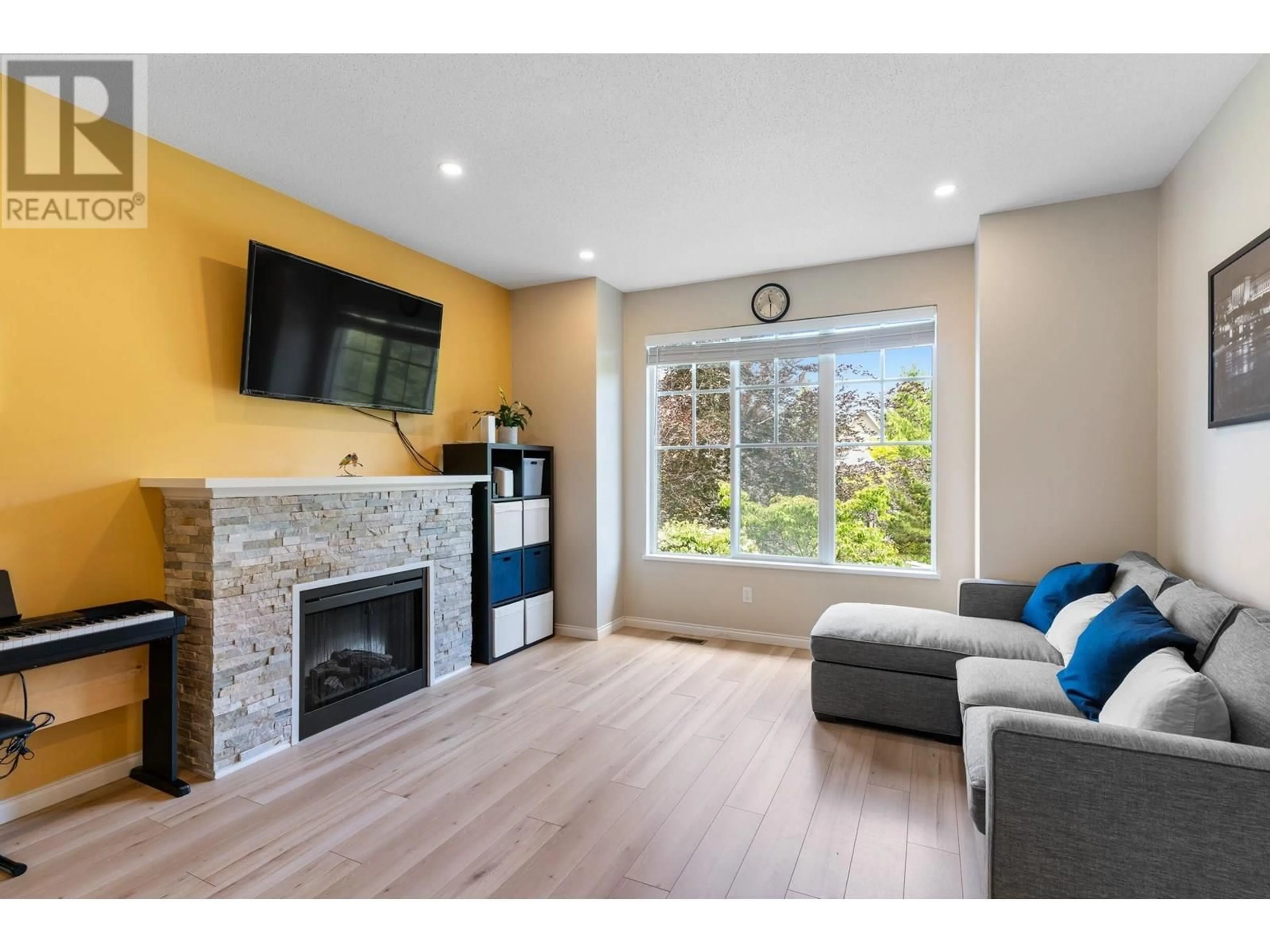 Living room with furniture, unknown for 18 - 7233 HEATHER STREET, Richmond British Columbia V6Y4J8