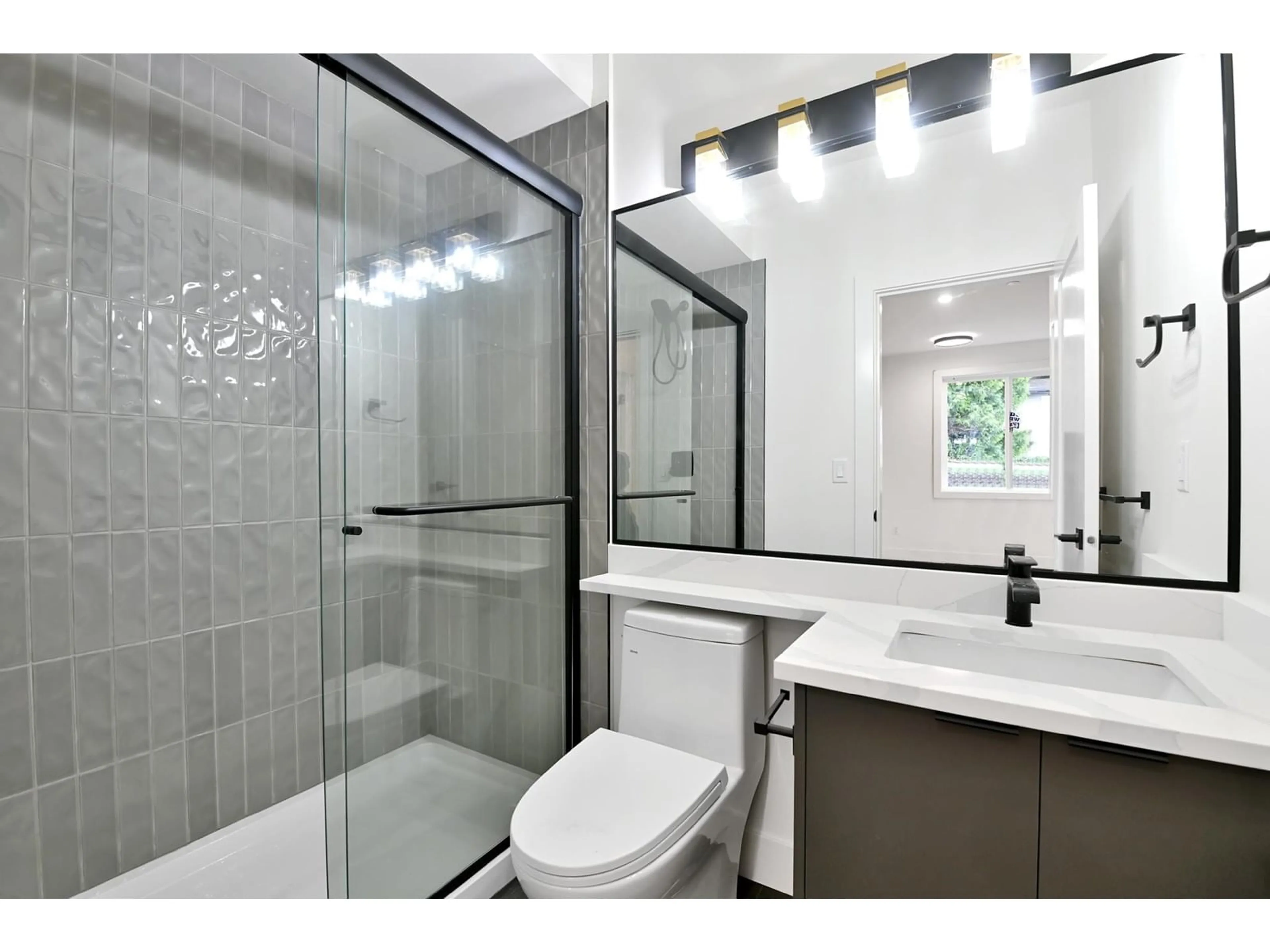 Standard bathroom, ceramic/tile floor for A - 32901 3RD, Mission British Columbia V2V1N2
