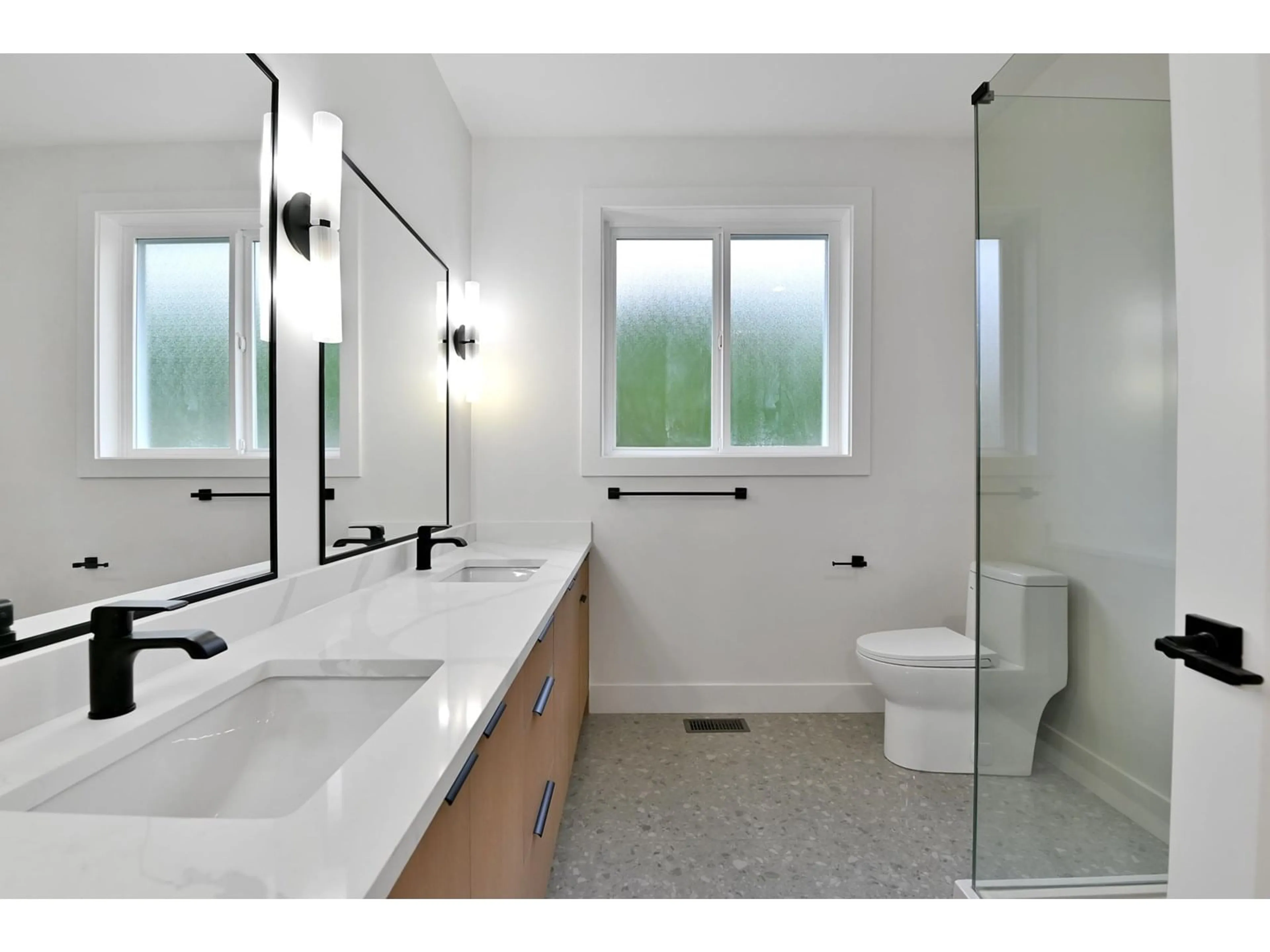 Contemporary bathroom, ceramic/tile floor for A - 32901 3RD, Mission British Columbia V2V1N2