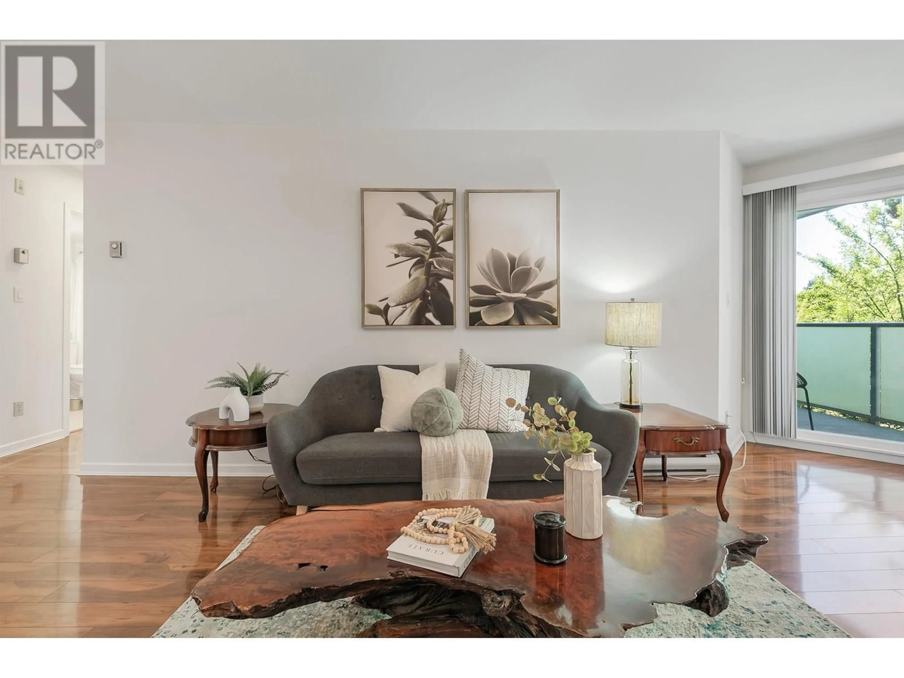 Living room with furniture, wood/laminate floor for 309 - 518 THIRTEENTH STREET, New Westminster British Columbia V3M4L9