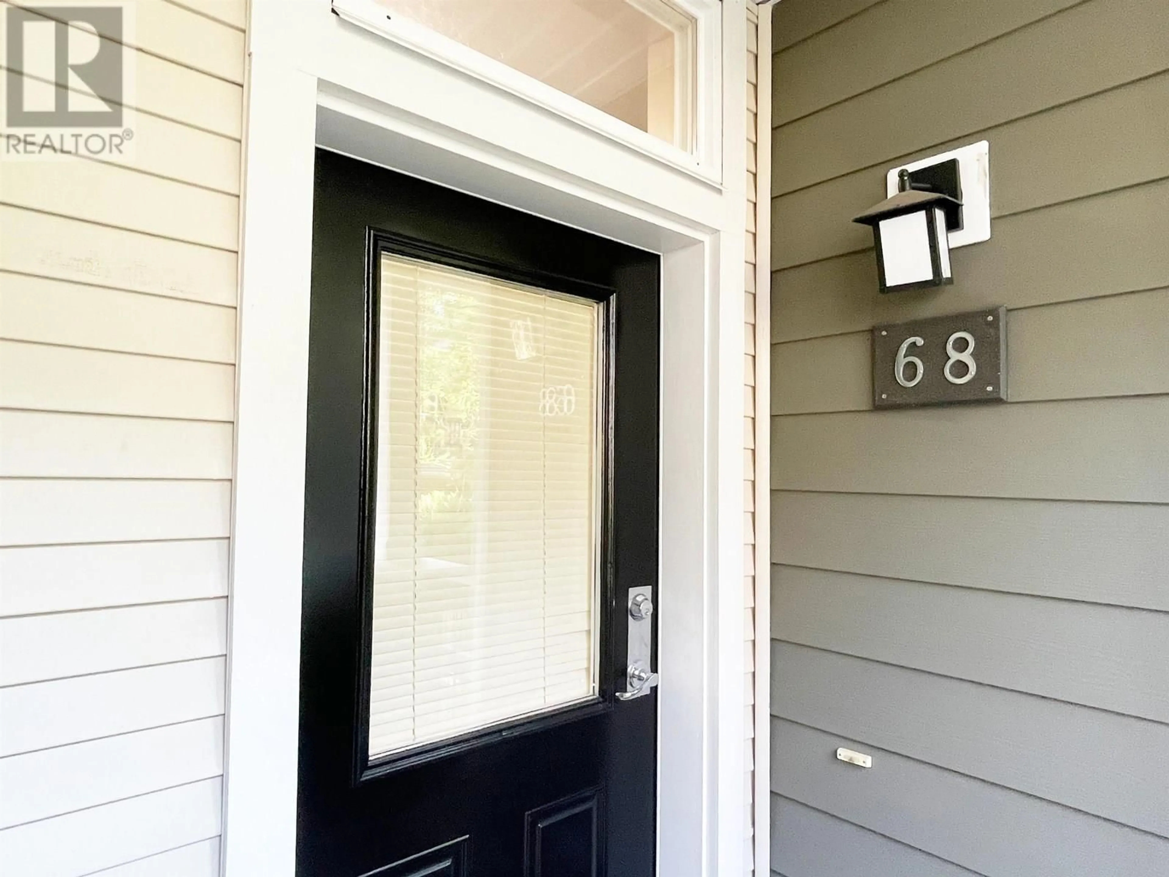 Indoor entryway for 68 - 6878 SOUTHPOINT DRIVE, Burnaby British Columbia V3N5E4