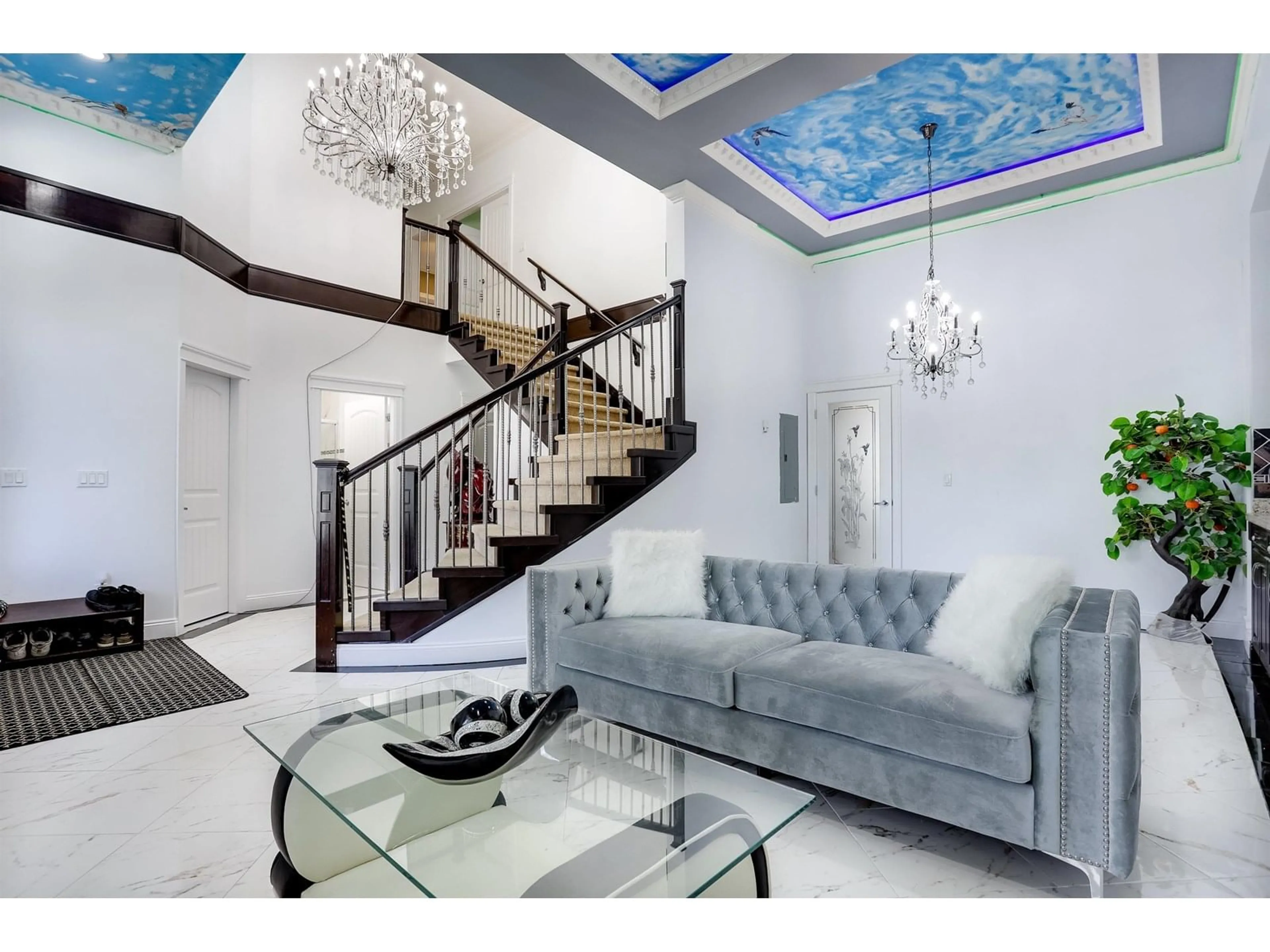 Indoor foyer for 10289 139A, Surrey British Columbia V3T4M1
