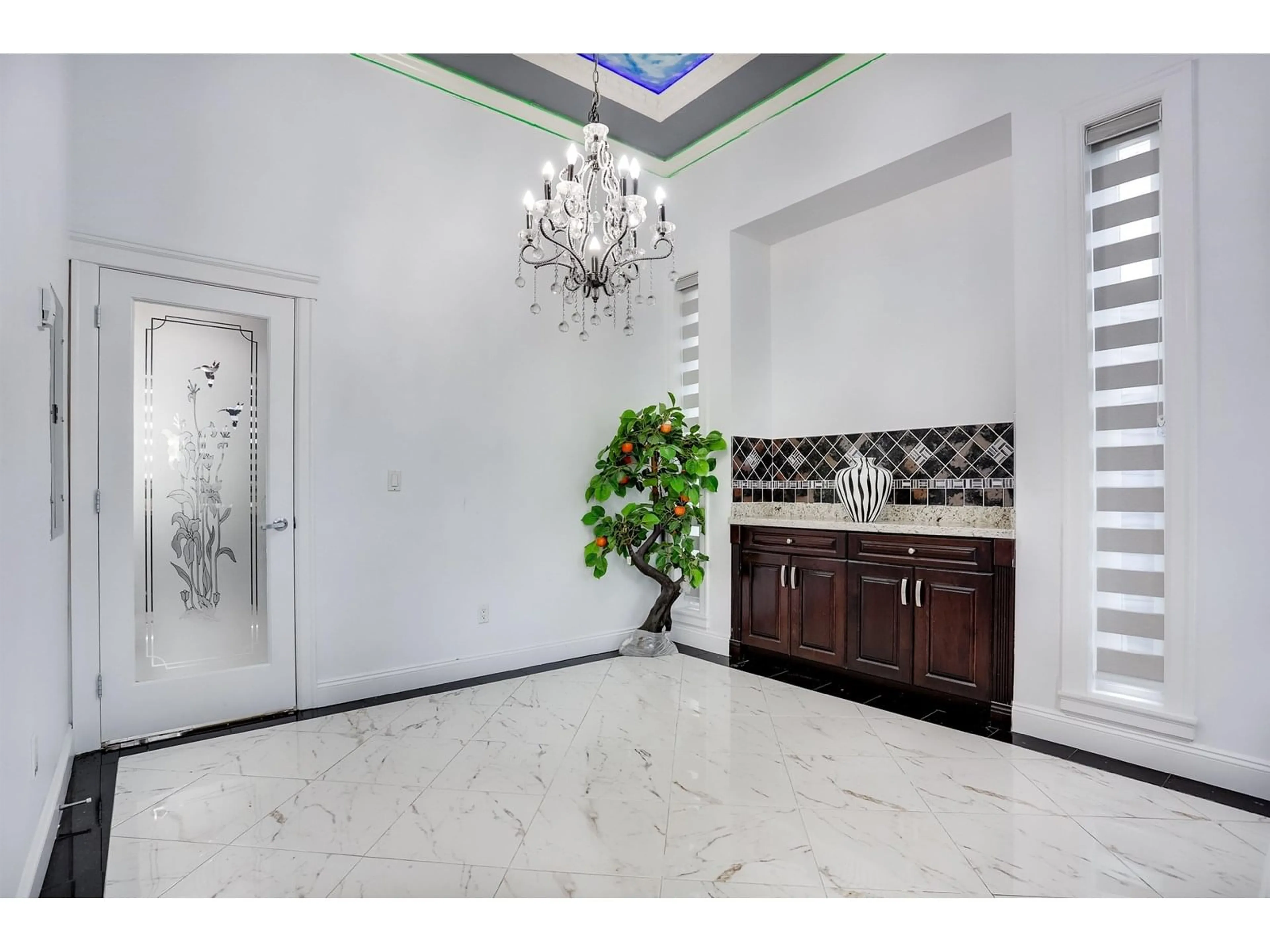 Indoor foyer for 10289 139A, Surrey British Columbia V3T4M1
